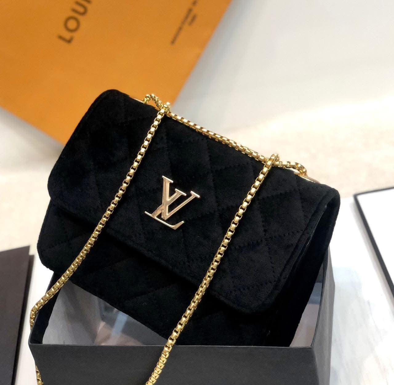 Velvet Glamour - Baggage