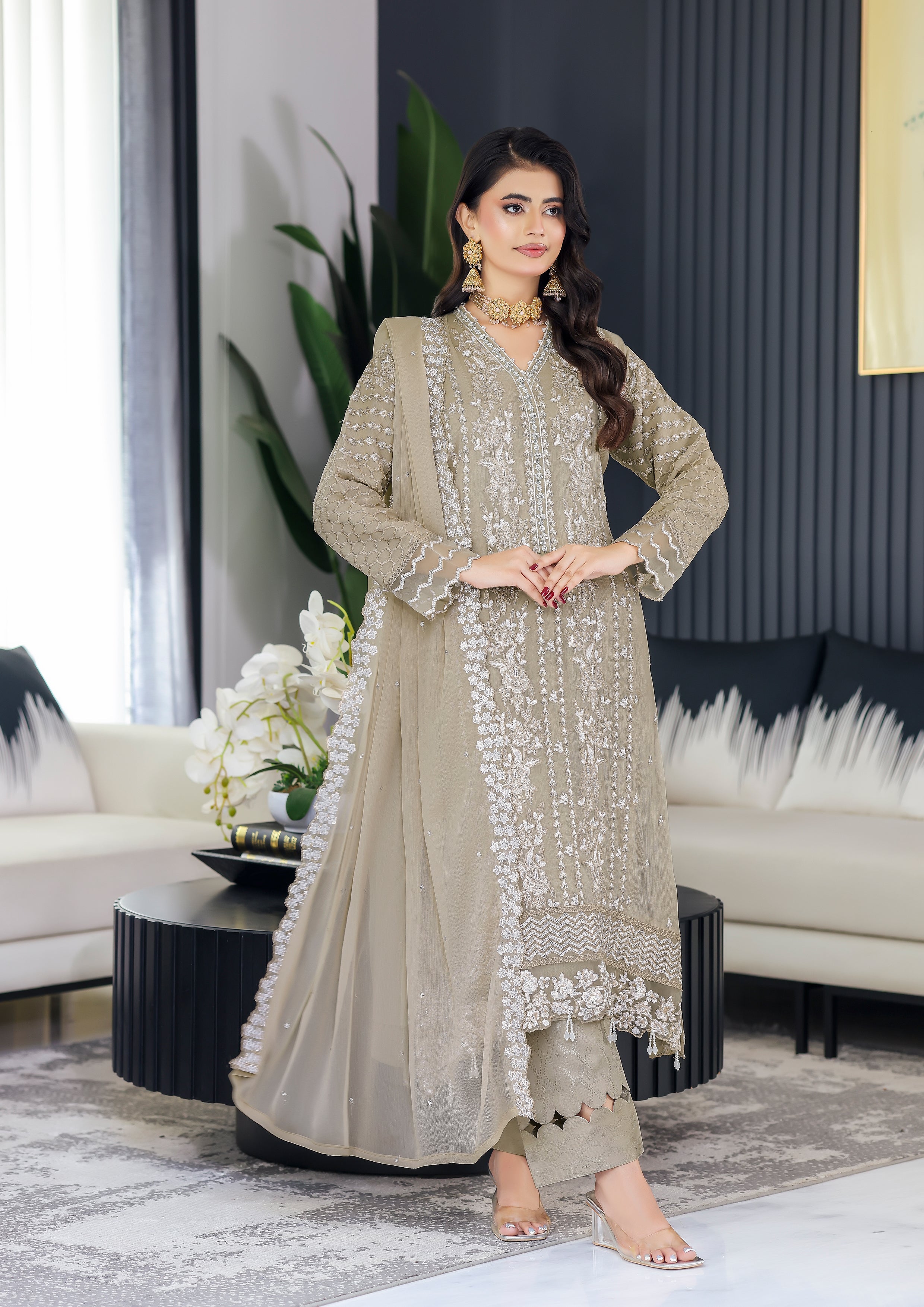 Daania BN-1055 - 3 Piece Semi-Stitched Fancy Heavy Embroidered - Bint-e-Noor