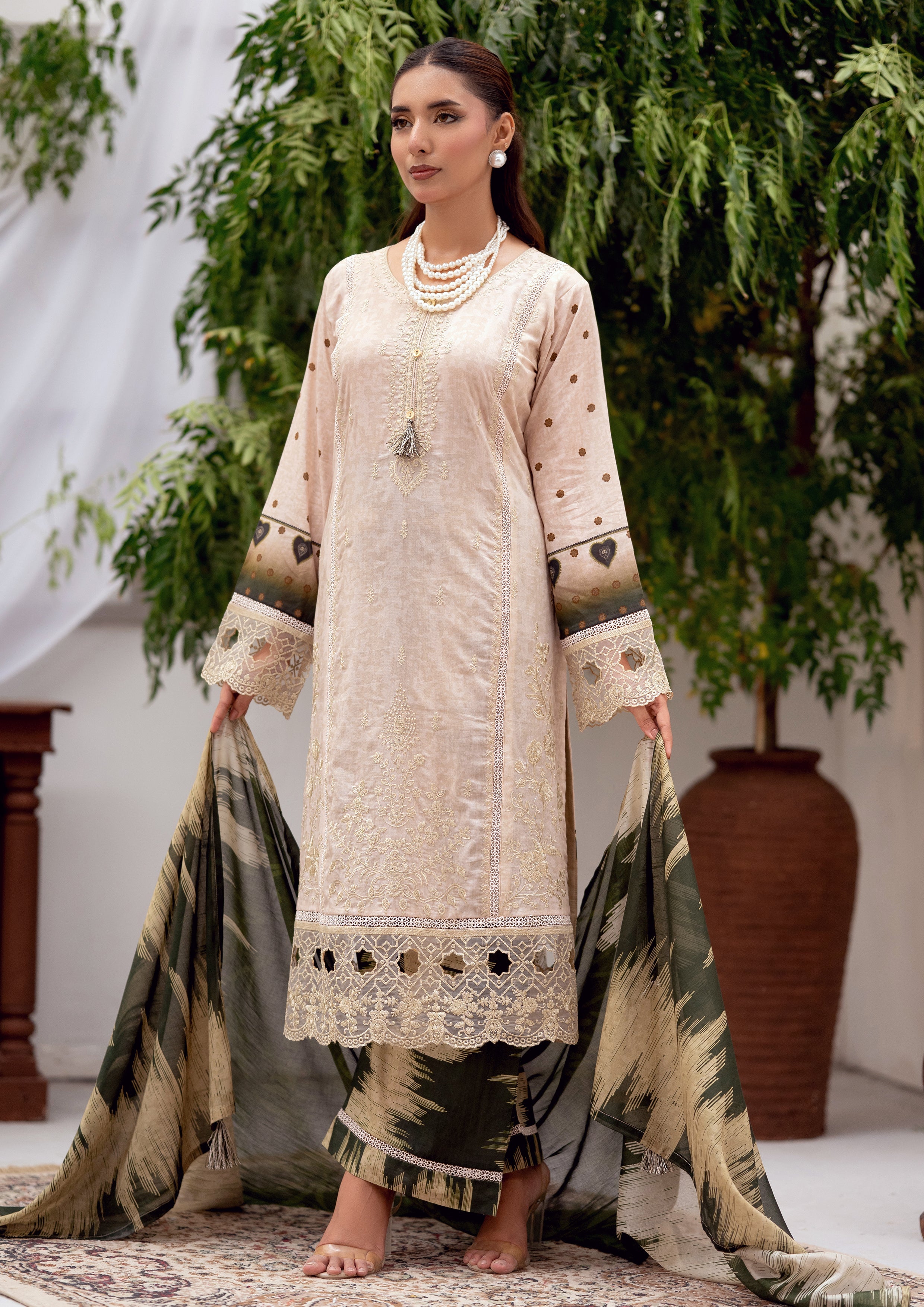 Zenith BN-1163 - 3 Piece Stitched Fancy Heavy Embroidered - Bint-e-Noor