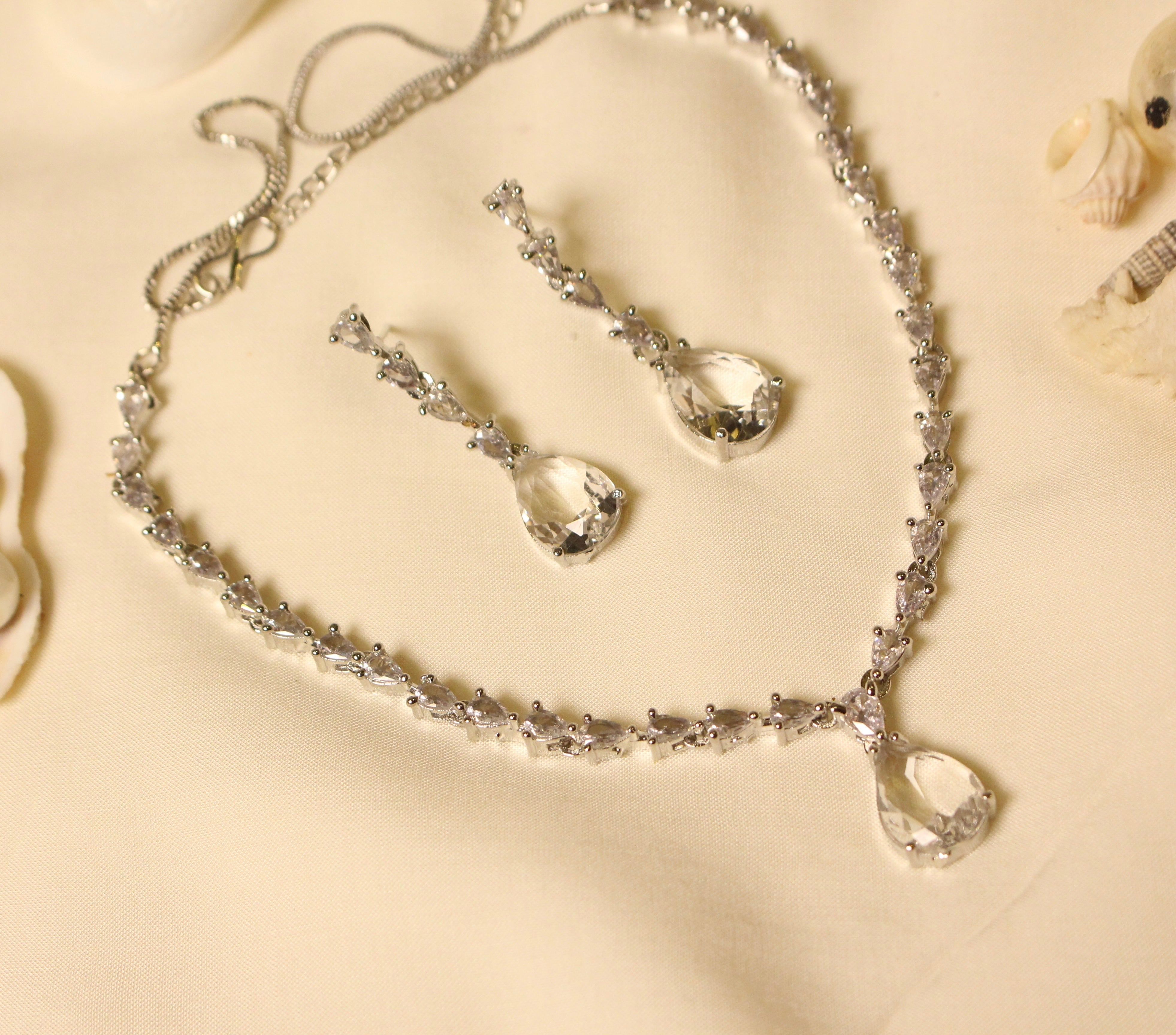 Sliver Sparkling Necklace - Aloro Jewels