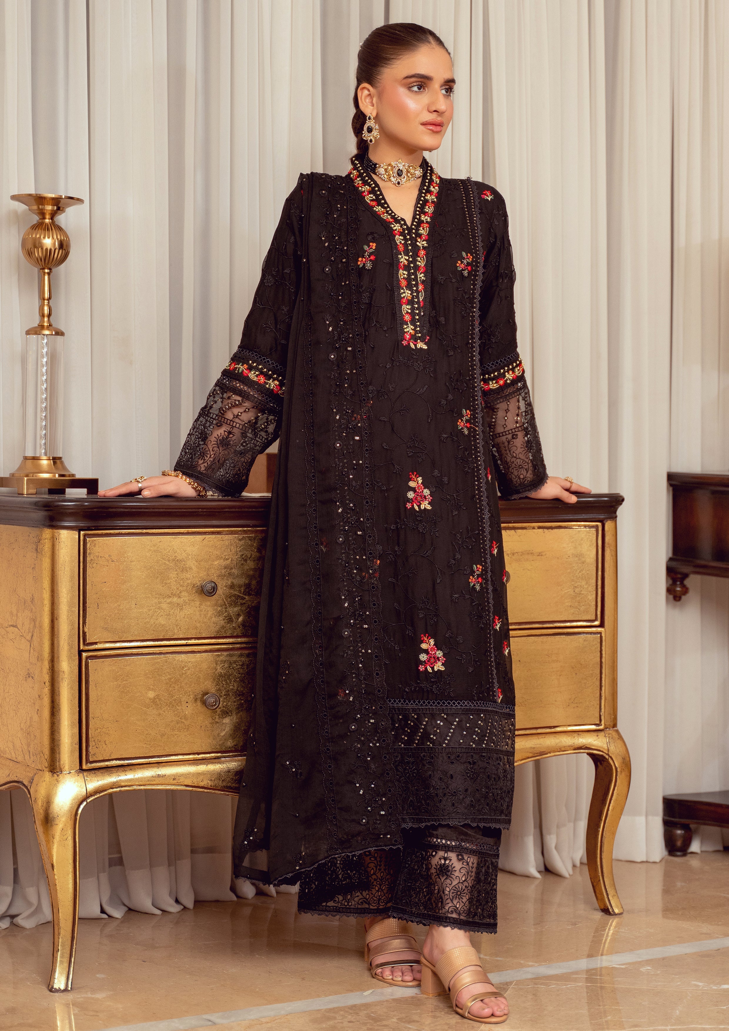 Omaira BN-1067 - 3 Piece Stitched Fancy Heavy Embroidered - Bint-e-Noor