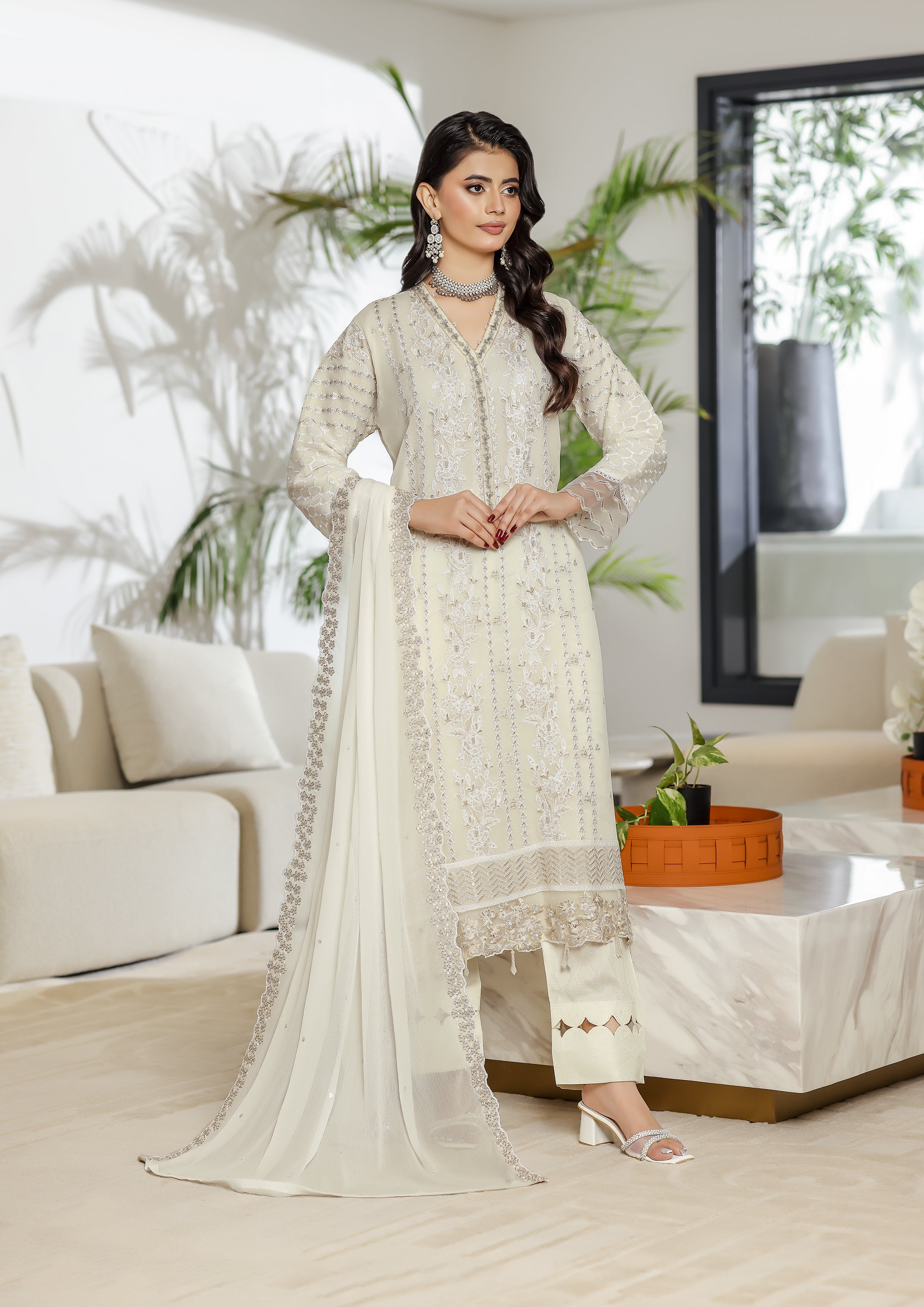 Daania BN-1056 - 3 Piece Semi-Stitched Fancy Heavy Embroidered - Bint-e-Noor