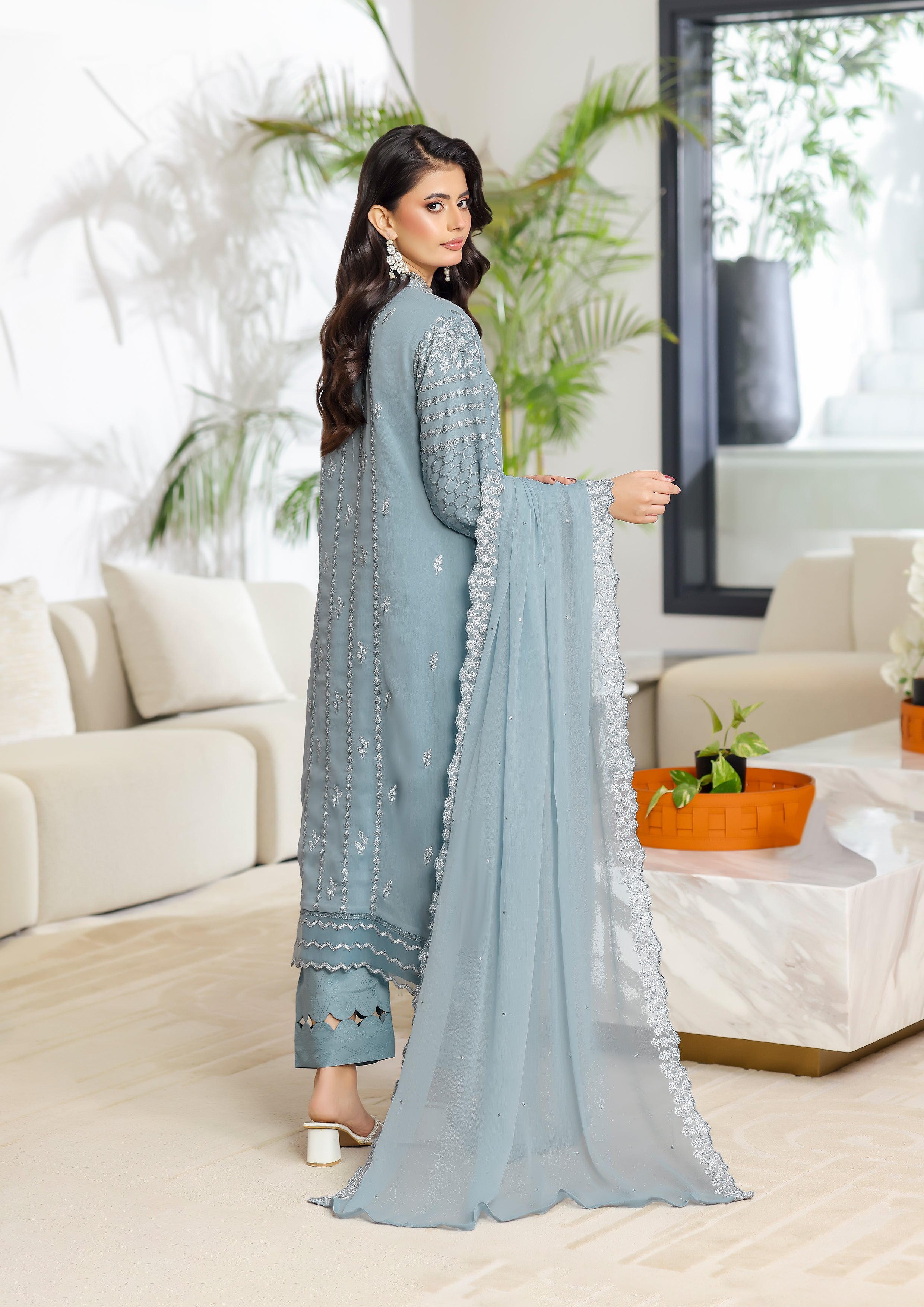 Daania BN-1057 - 3 Piece Semi-Stitched Fancy Heavy Embroidered - Bint-e-Noor
