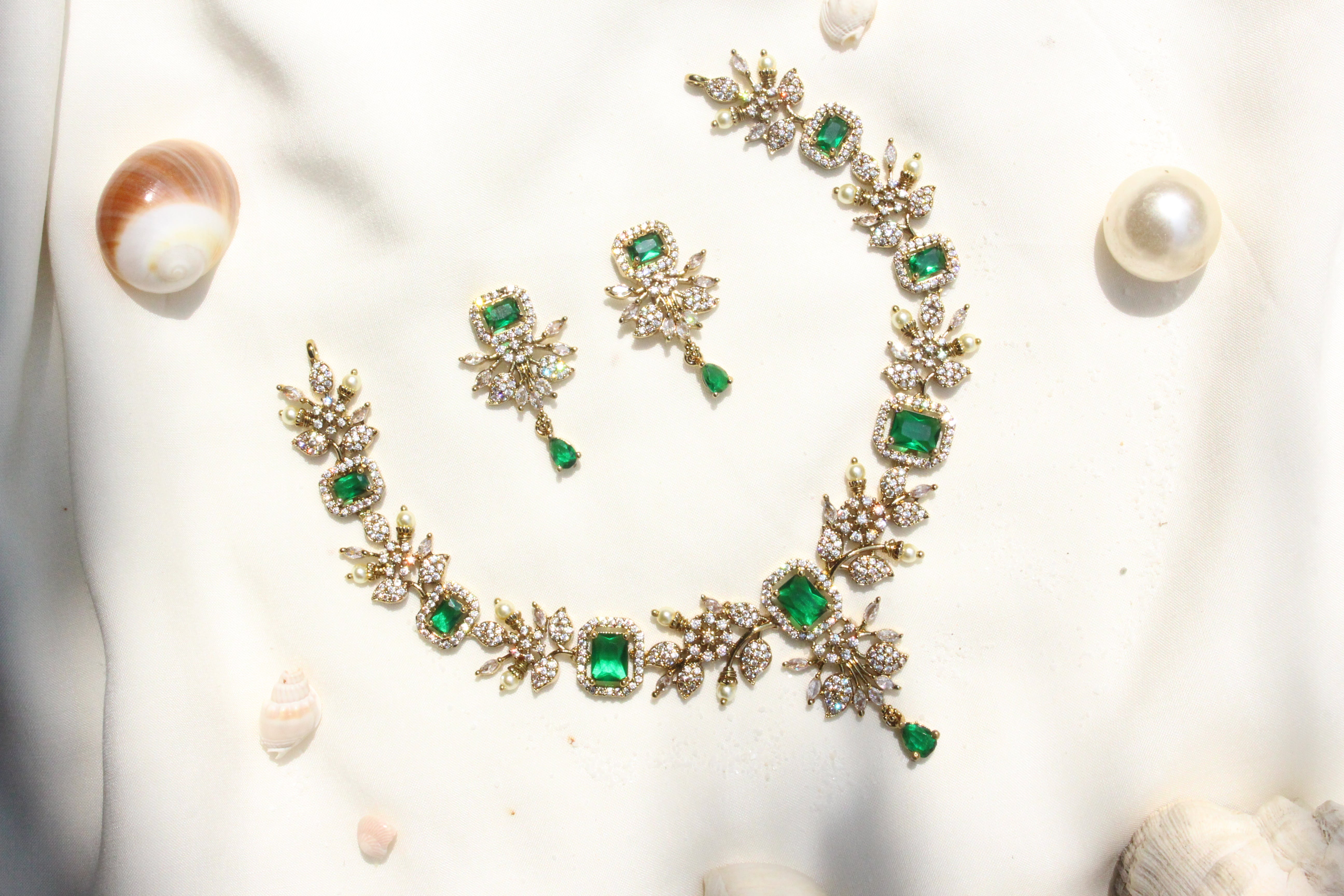 Gulzar-E-Nageen Green Ganga Jamna Style Necklace - Aloro Jewels
