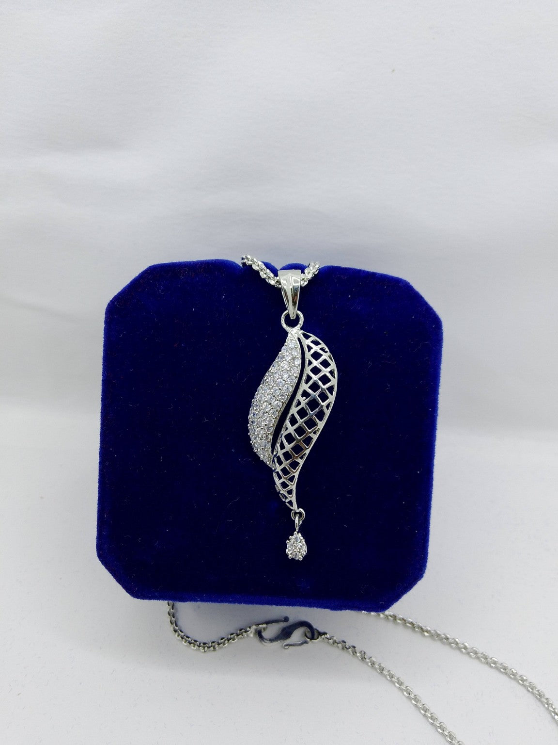 Elegant Silver Leaf Necklace - Hina Jewellery