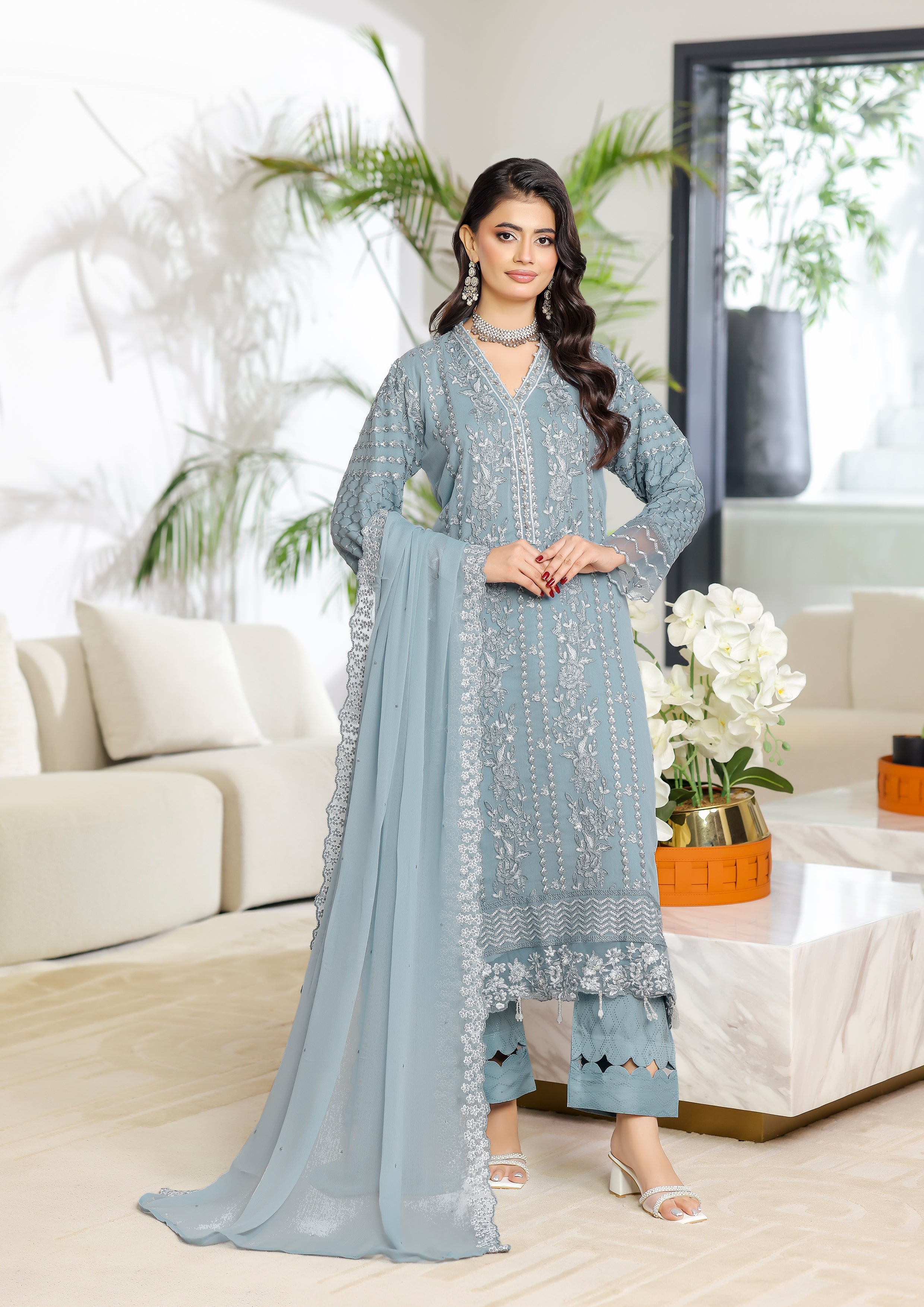 Daania BN-1057 - 3 Piece Semi-Stitched Fancy Heavy Embroidered - Bint-e-Noor