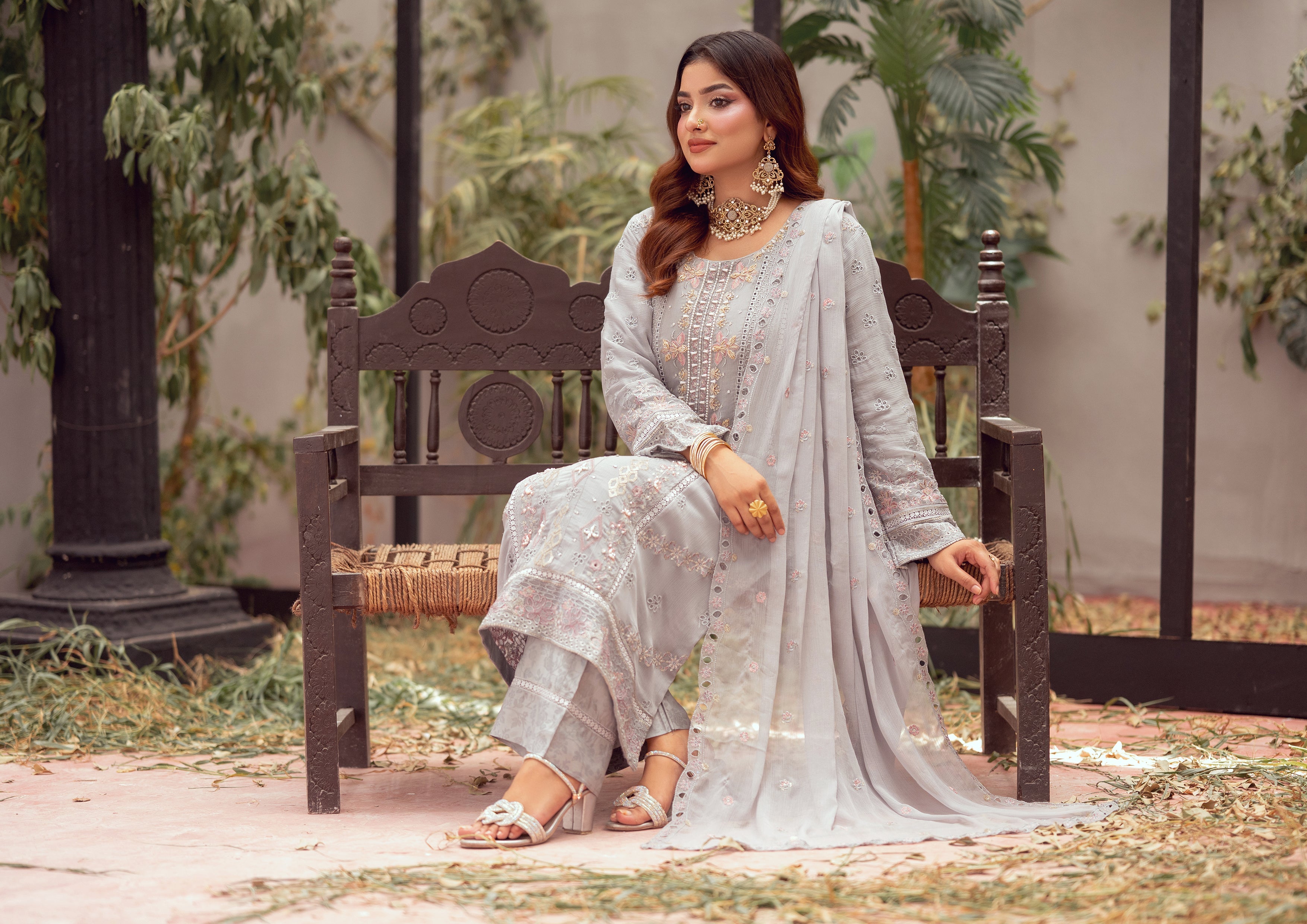 Isbah BN-1147 - 3 Piece Stitched Fancy Heavy Embroidered - Bint-e-Noor