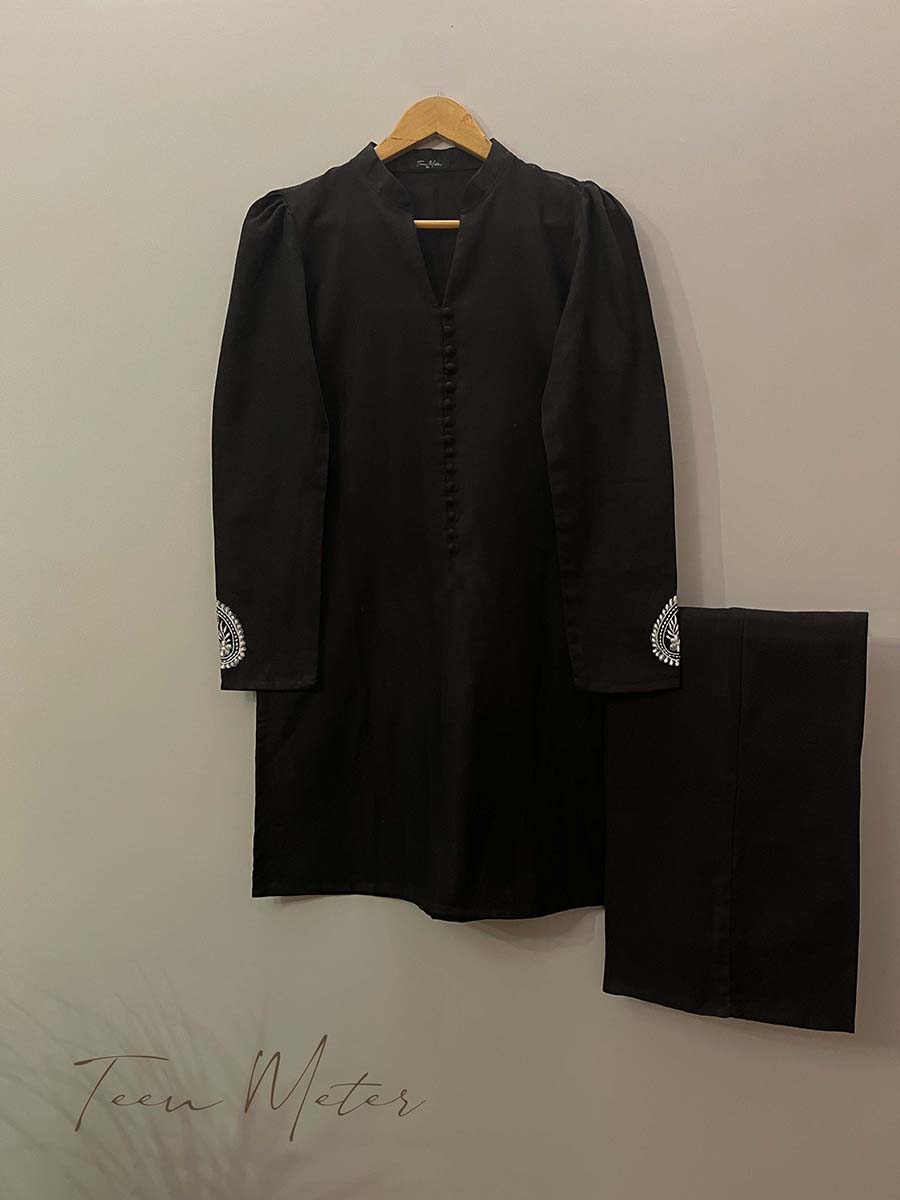 Black 2pc Emb “Lawn” - Teen Meter