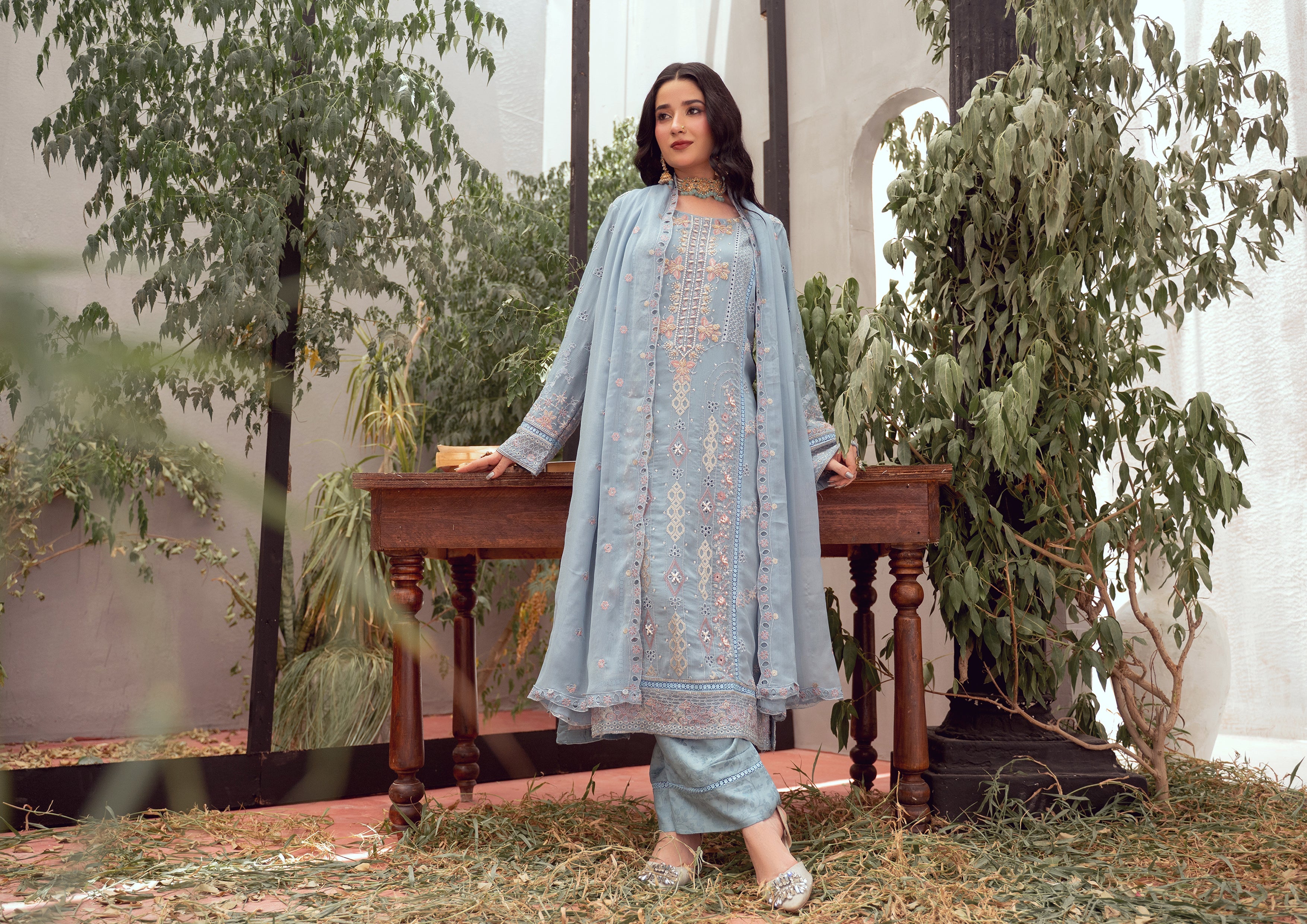 Isbah BN-1146 - 3 Piece Stitched Fancy Heavy Embroidered - Bint-e-Noor