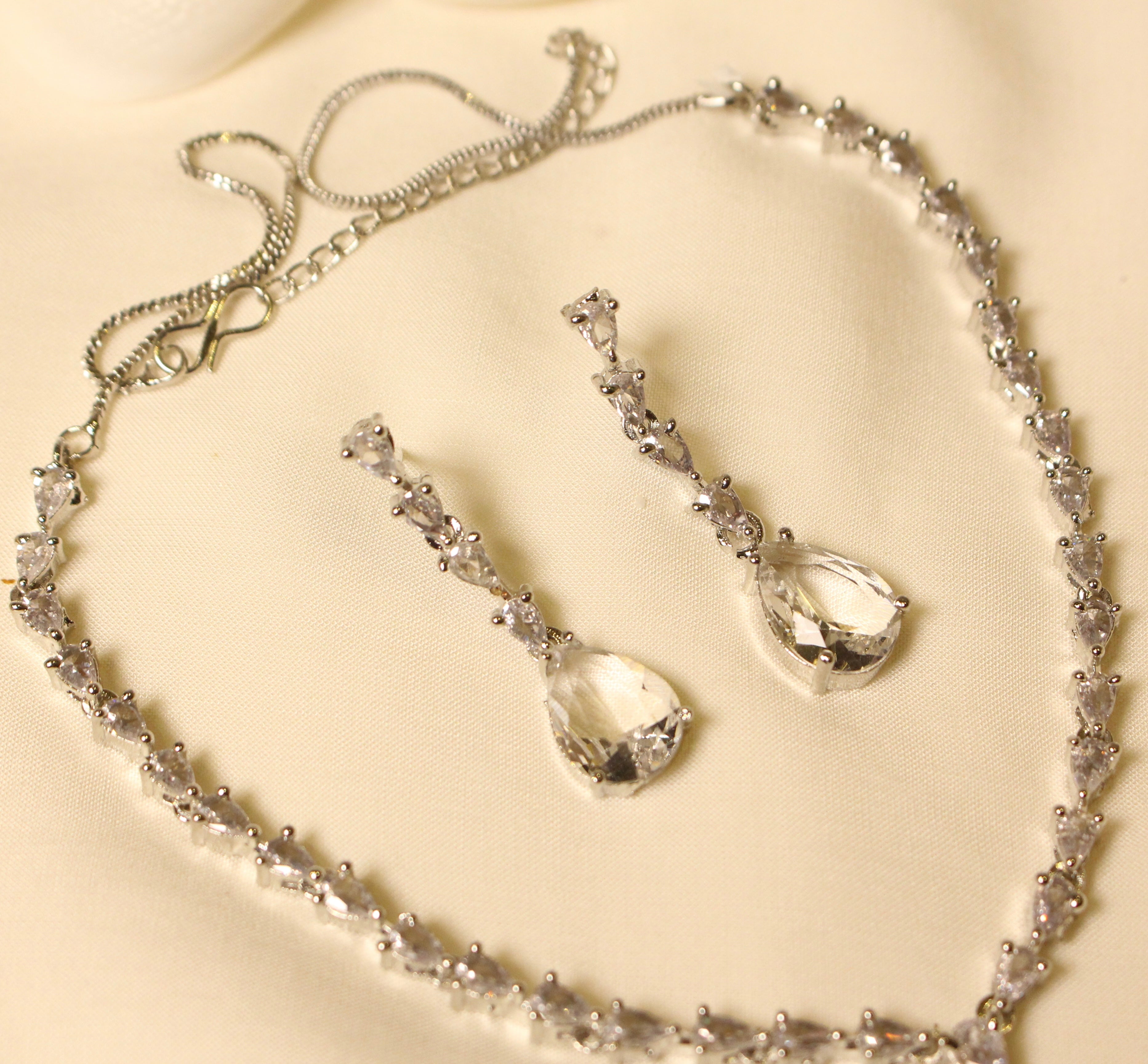 Sliver Sparkling Necklace - Aloro Jewels