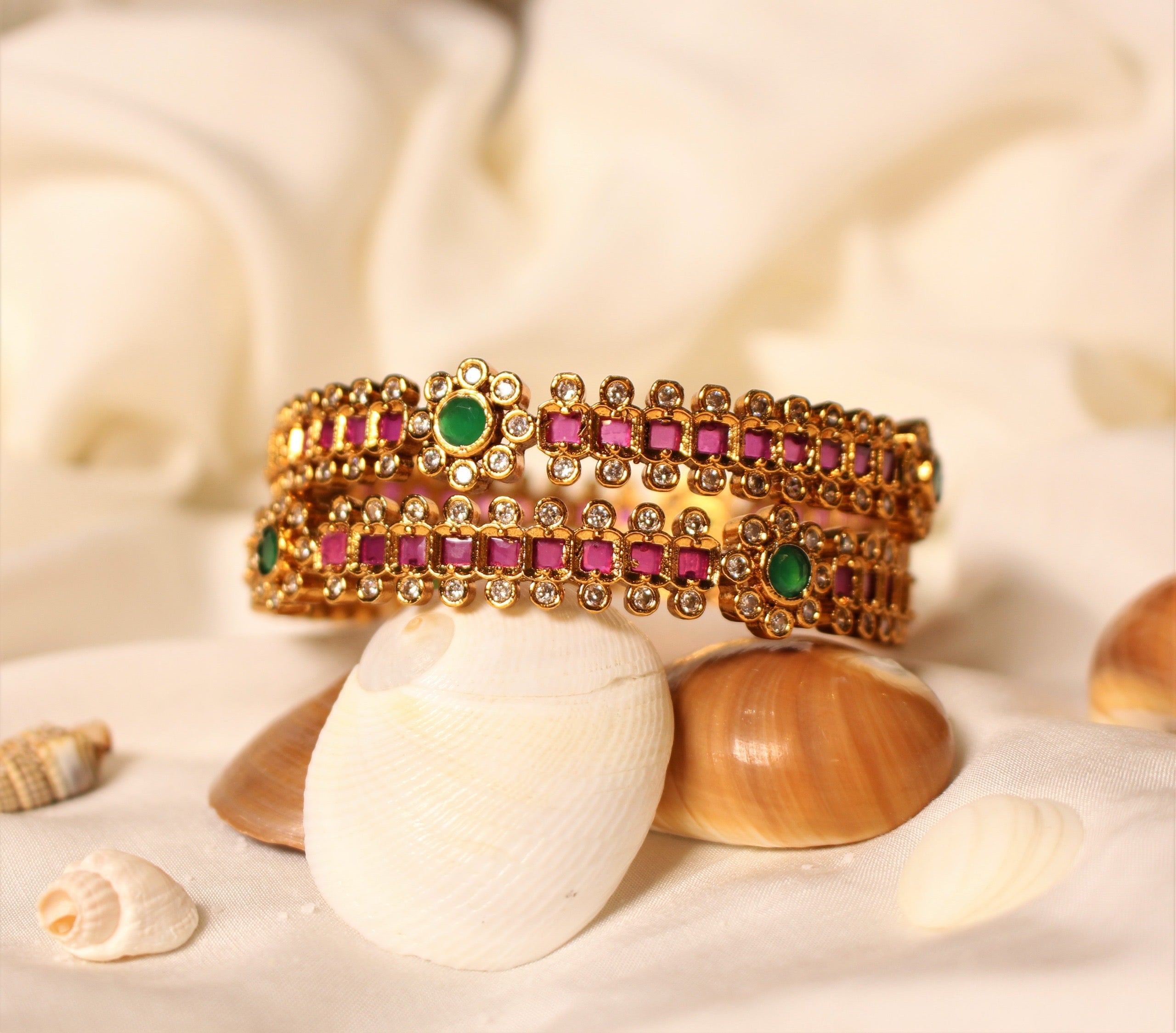 Kundan Floral Kanghan Pair - Aloro Jewels