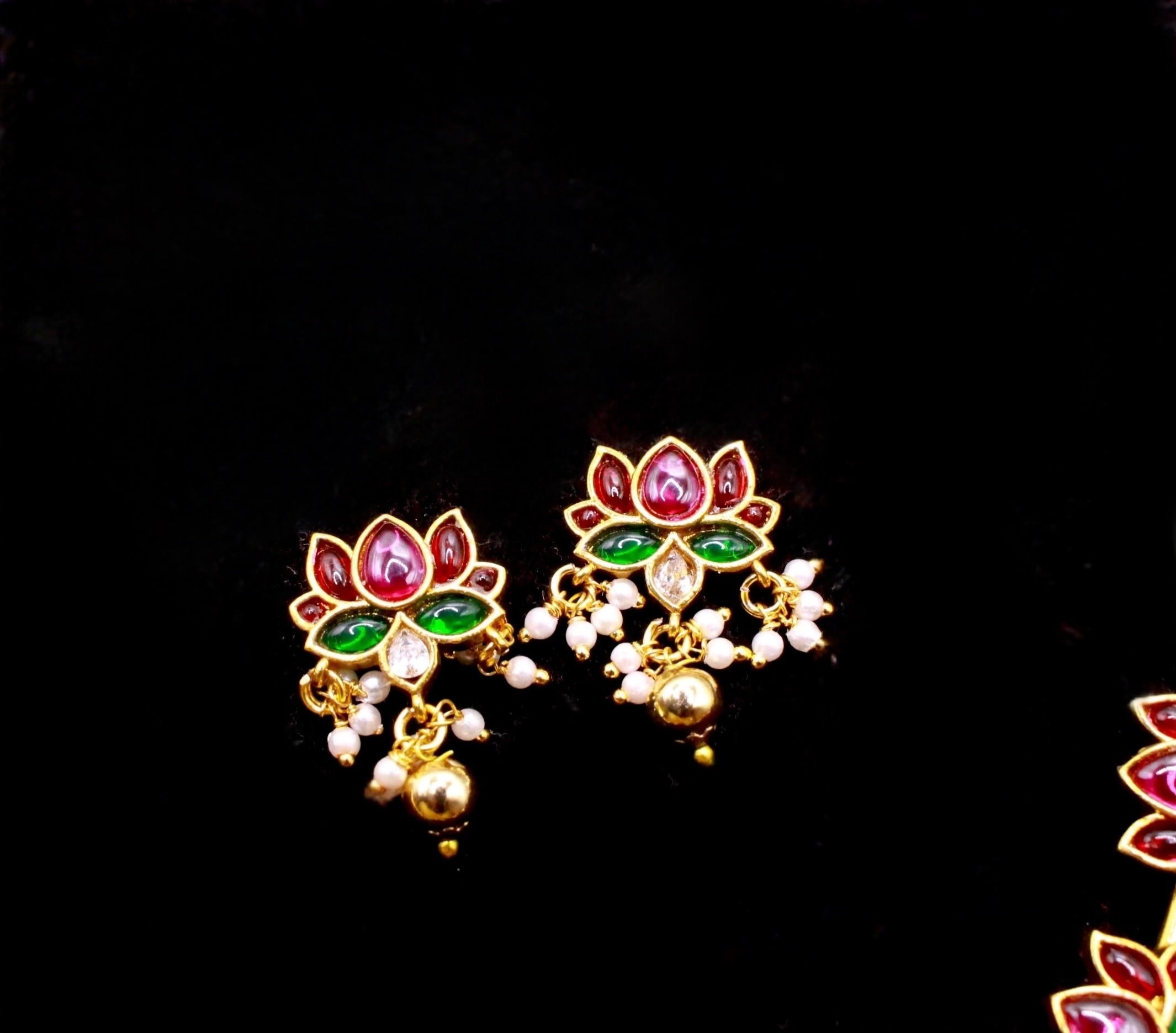 Lotus Hasli Necklace With Earrings - Aloro Jewels
