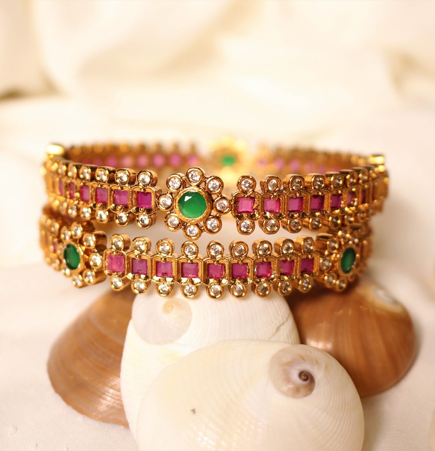 Kundan Floral Kanghan Pair - Aloro Jewels