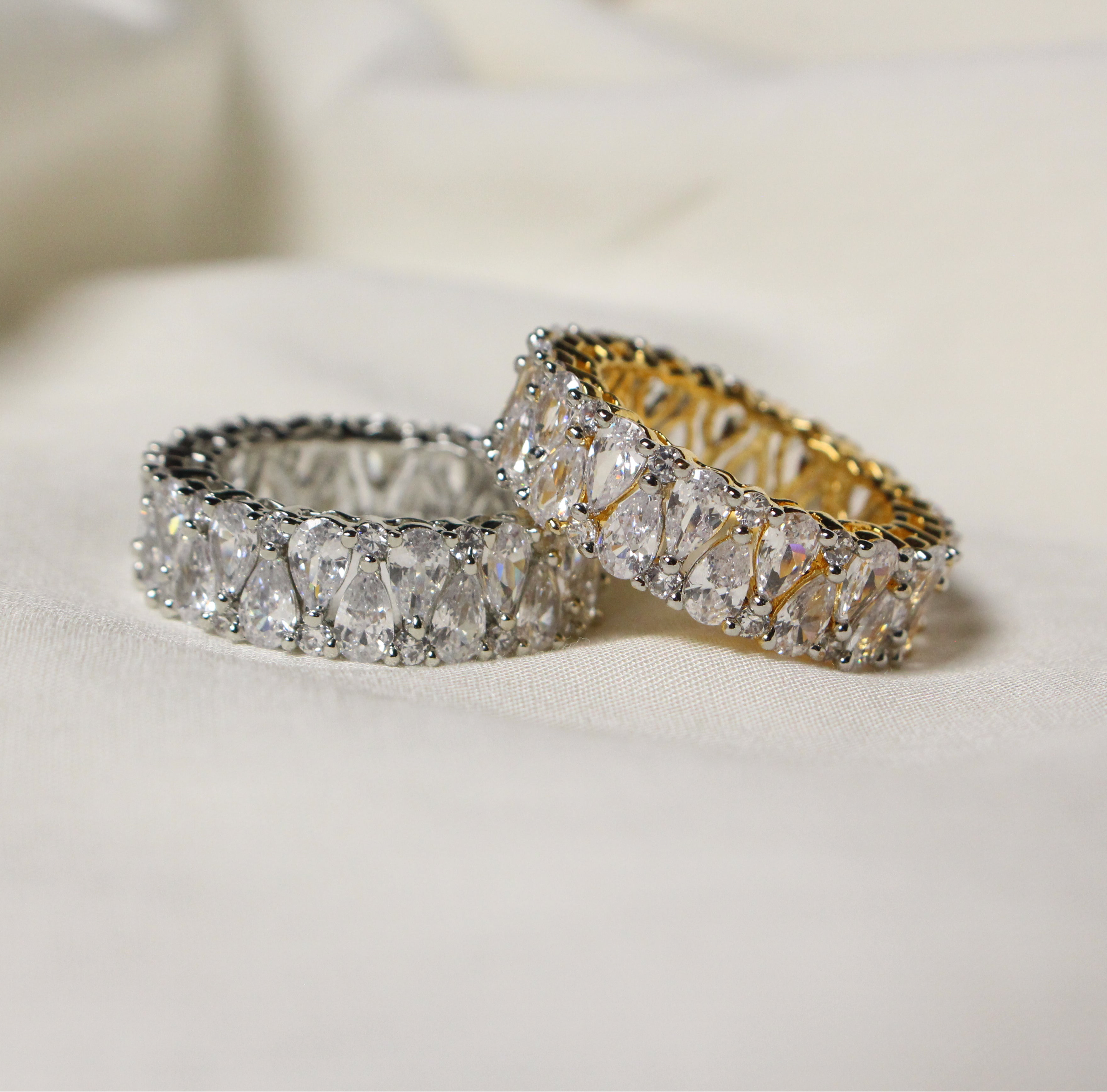 Sparkling Band Ring - Aloro Jewels