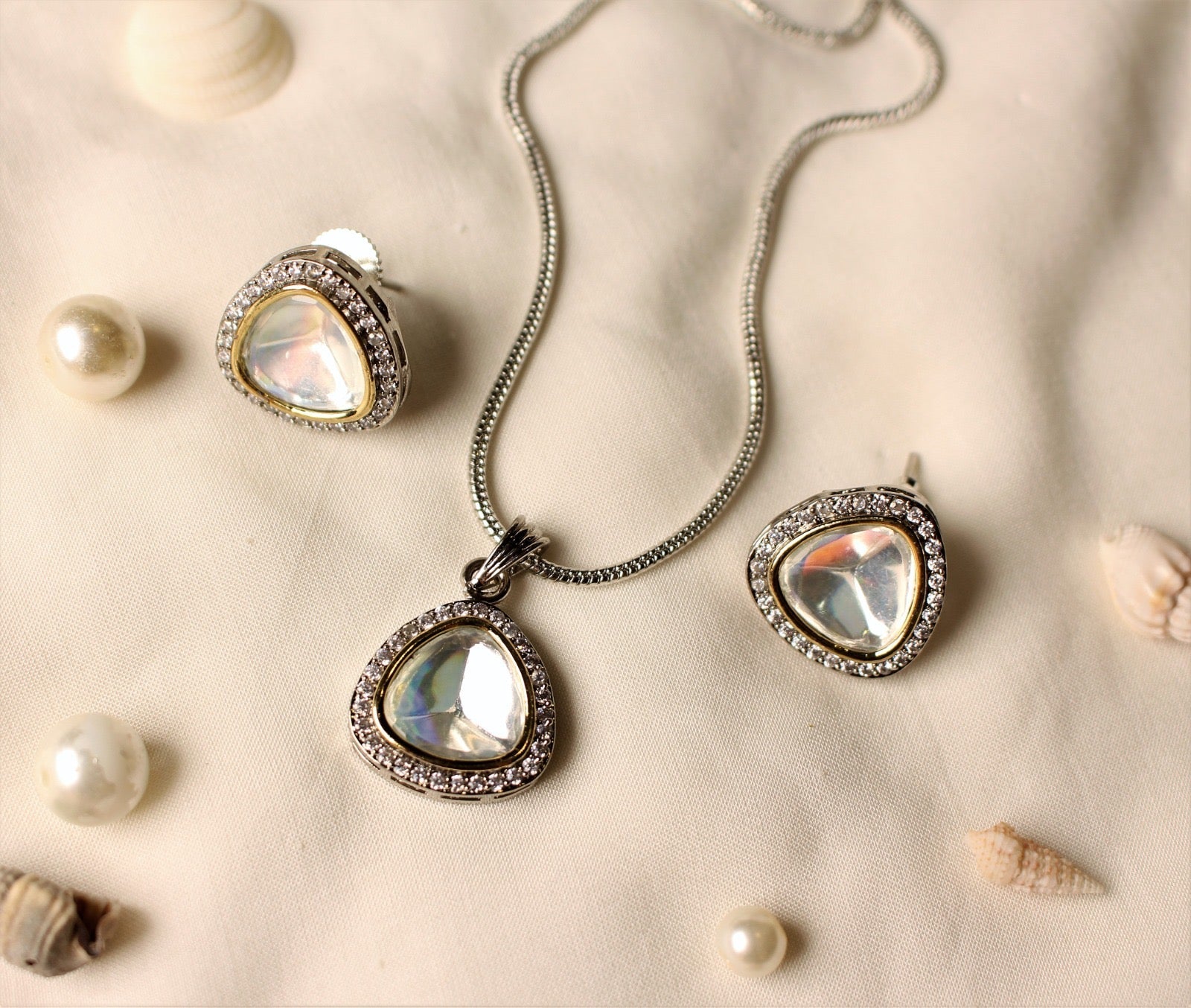 Kundan Pendat Set - Aloro Jewels