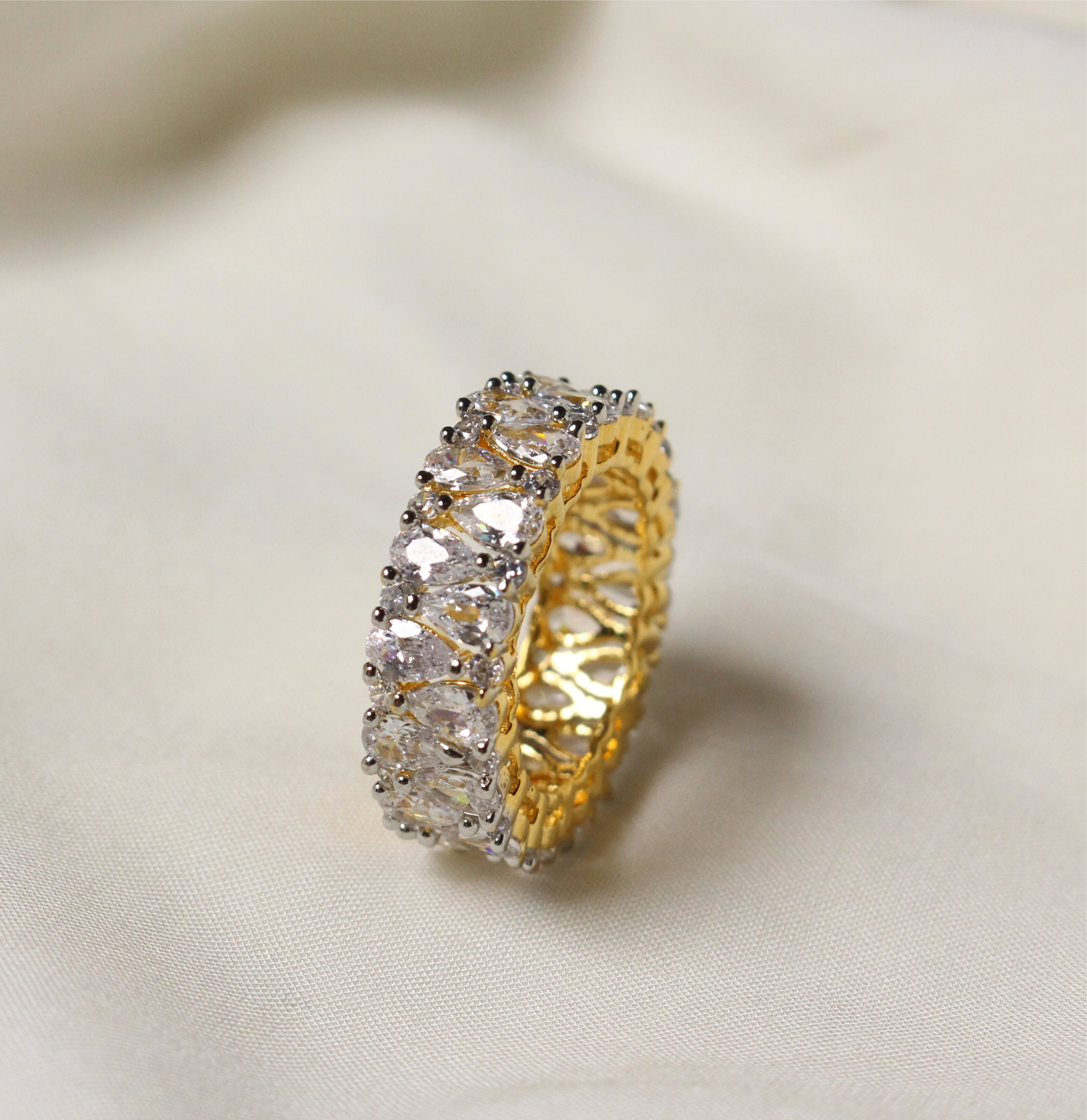 Sparkling Band Ring - Aloro Jewels