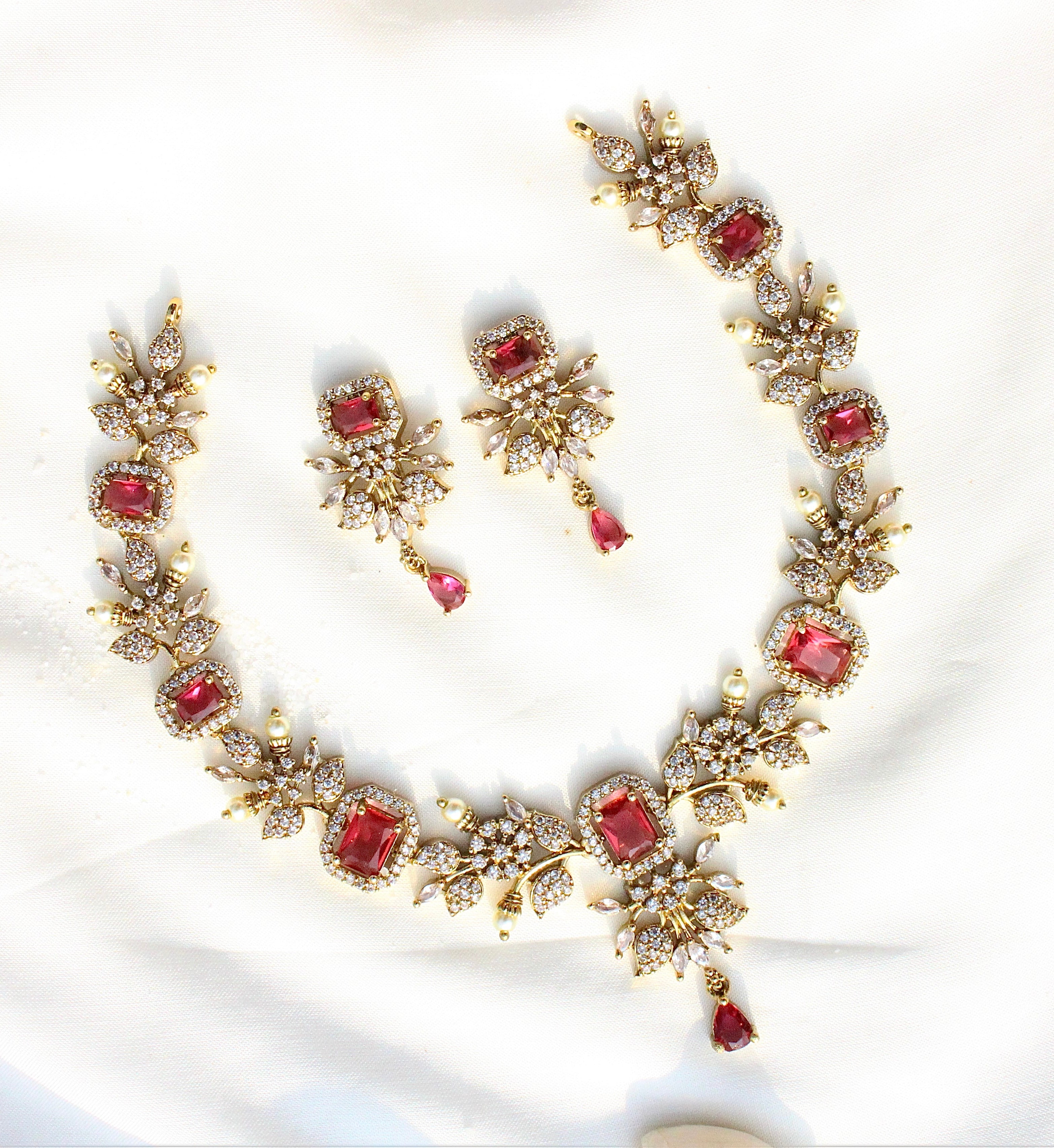Gulzar-E-Nageen Red Green Ganga Jamna Style Necklace - Aloro Jewels