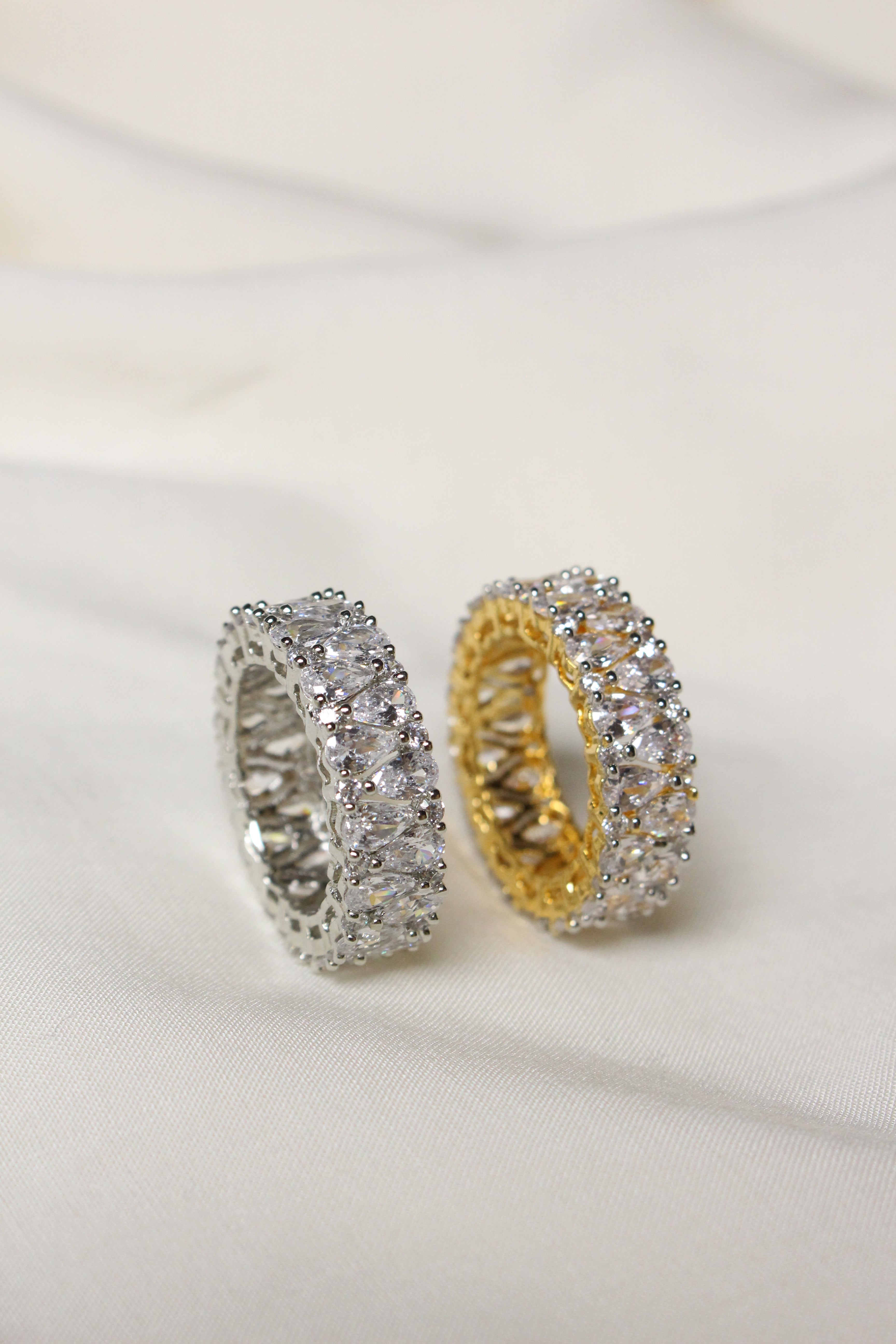 Sparkling Band Ring - Aloro Jewels