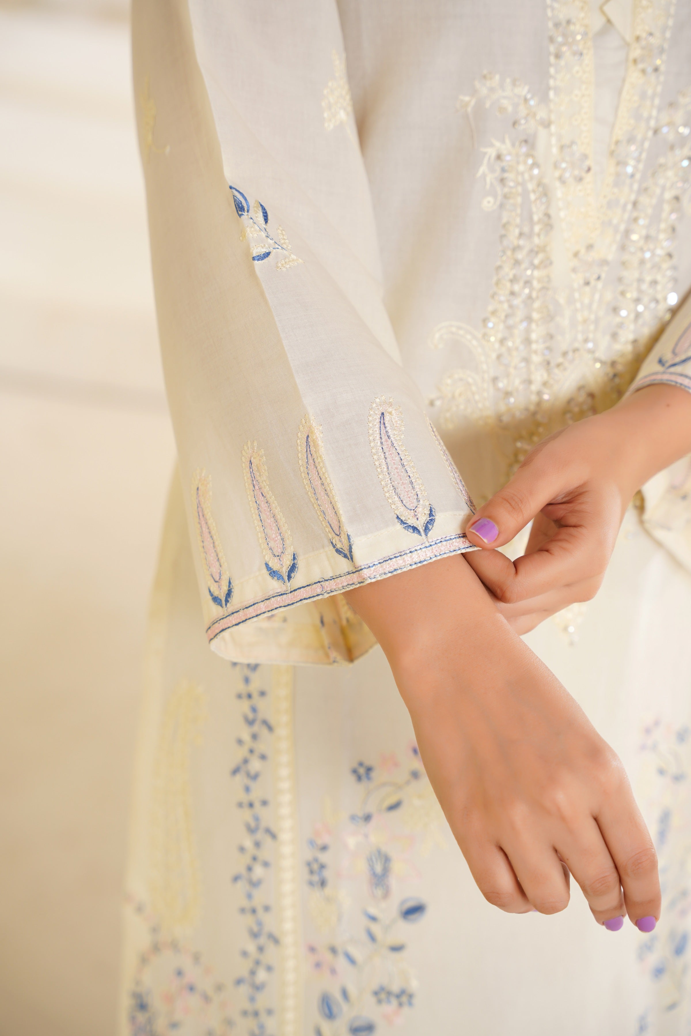 Ivory Breeze Embroidered Lawn Ready to Wear 3PC - Threads & Weaves