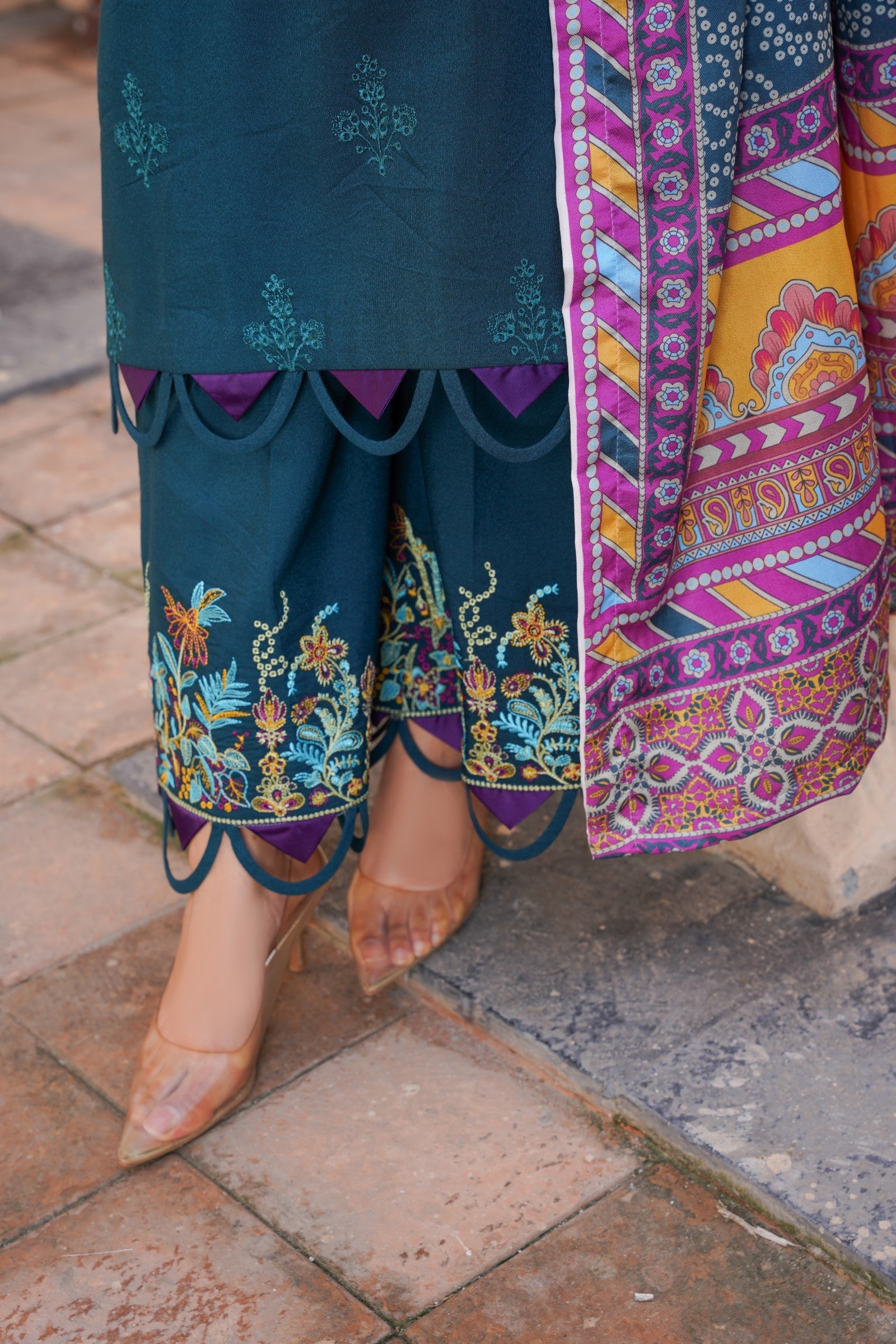 3 PC - Embroidered Karandi Pret - Threads & Weaves