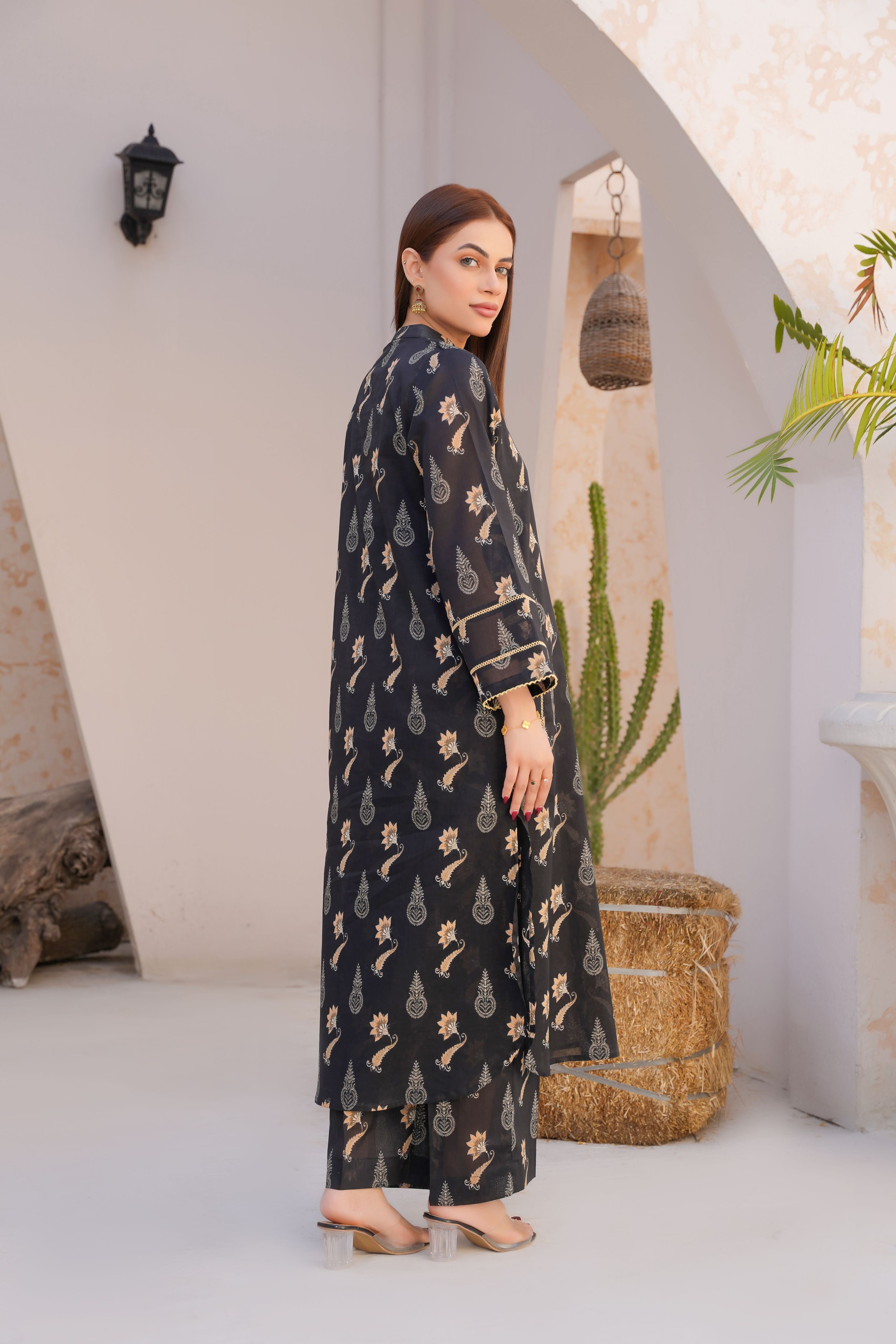 Elegant Black Floral Lawn Suit - Ready to Wear - Threads & Weaves