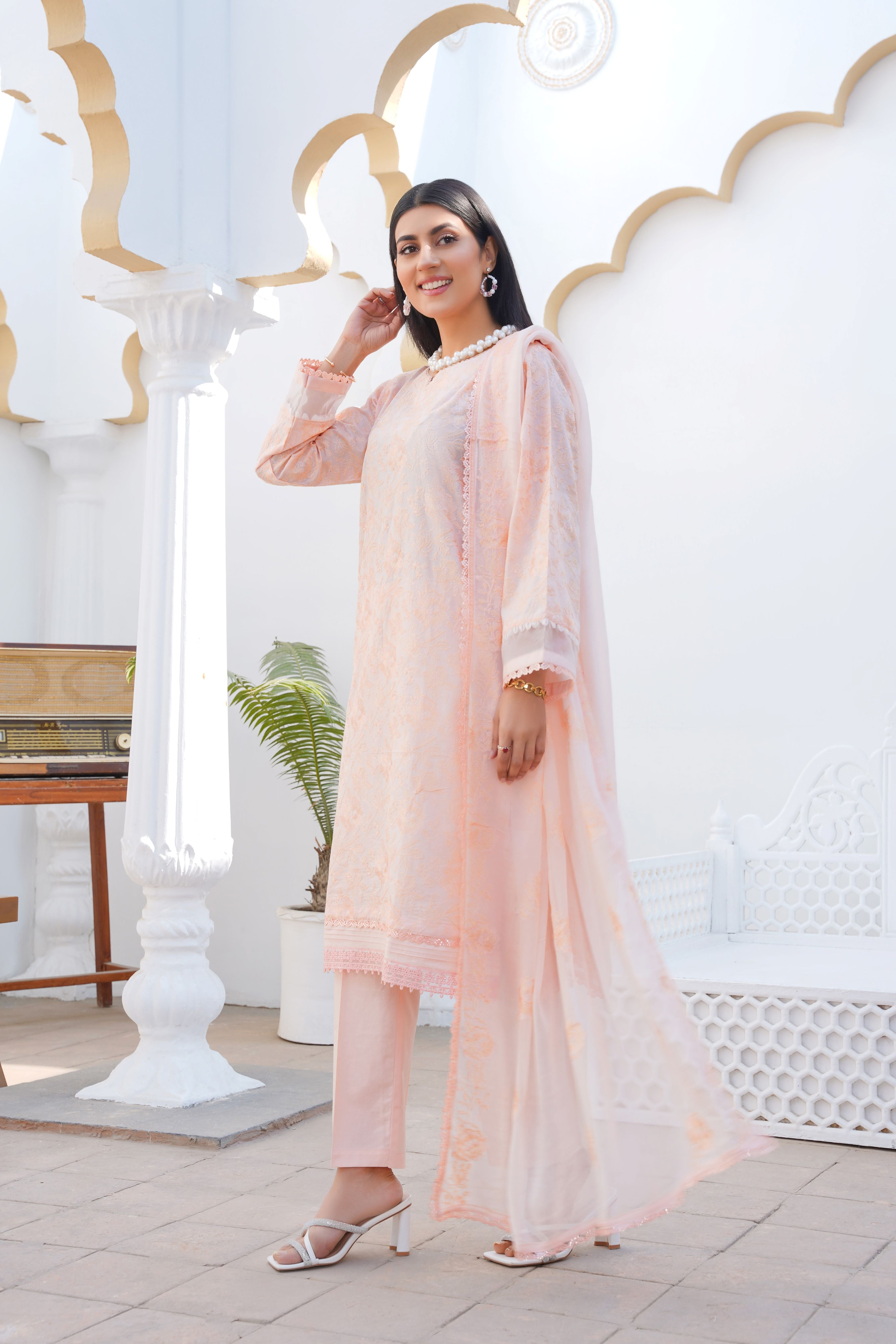 3 PC - Embroidered Lawn Suit - Threads & Weaves