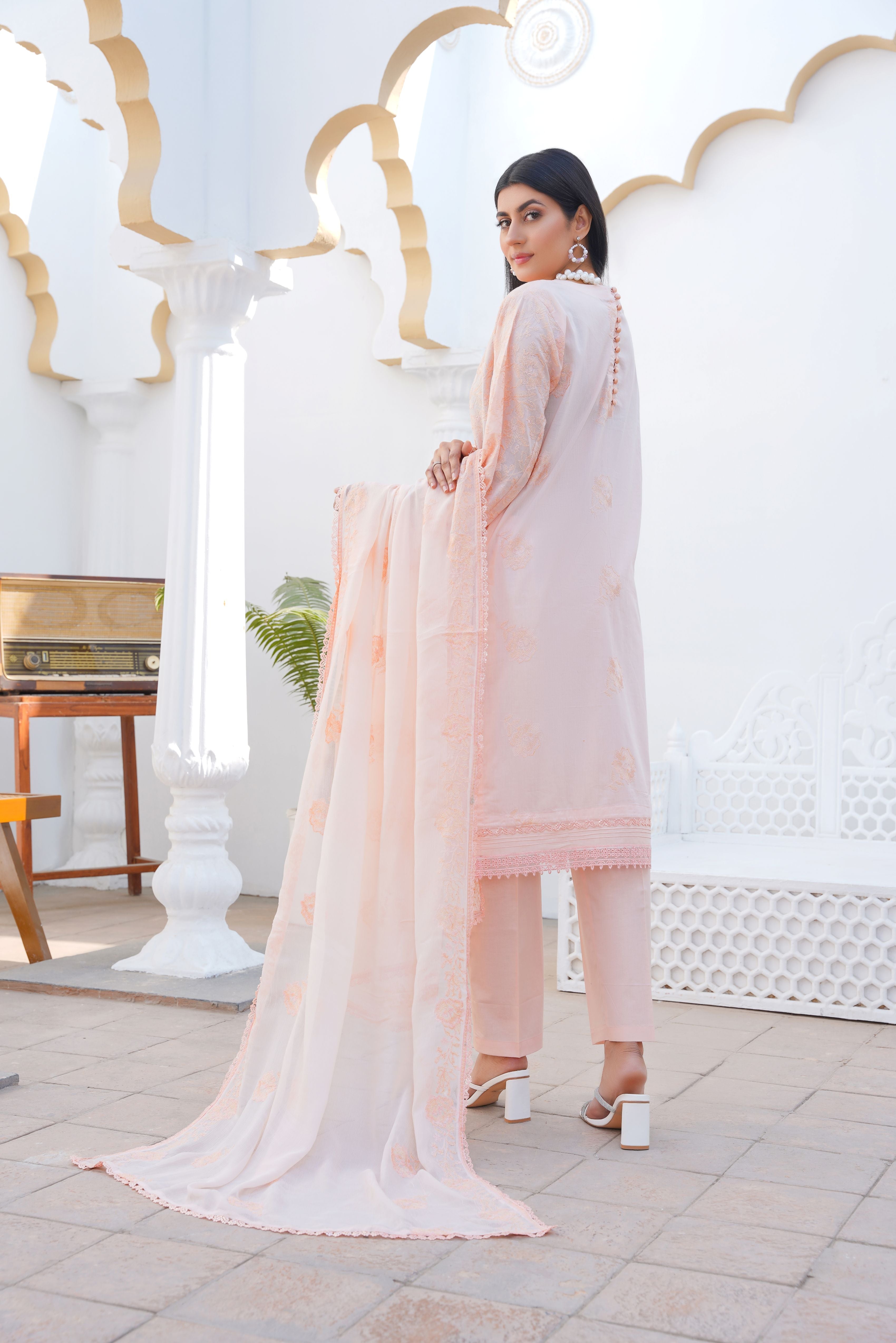 3 PC - Embroidered Lawn Suit - Threads & Weaves