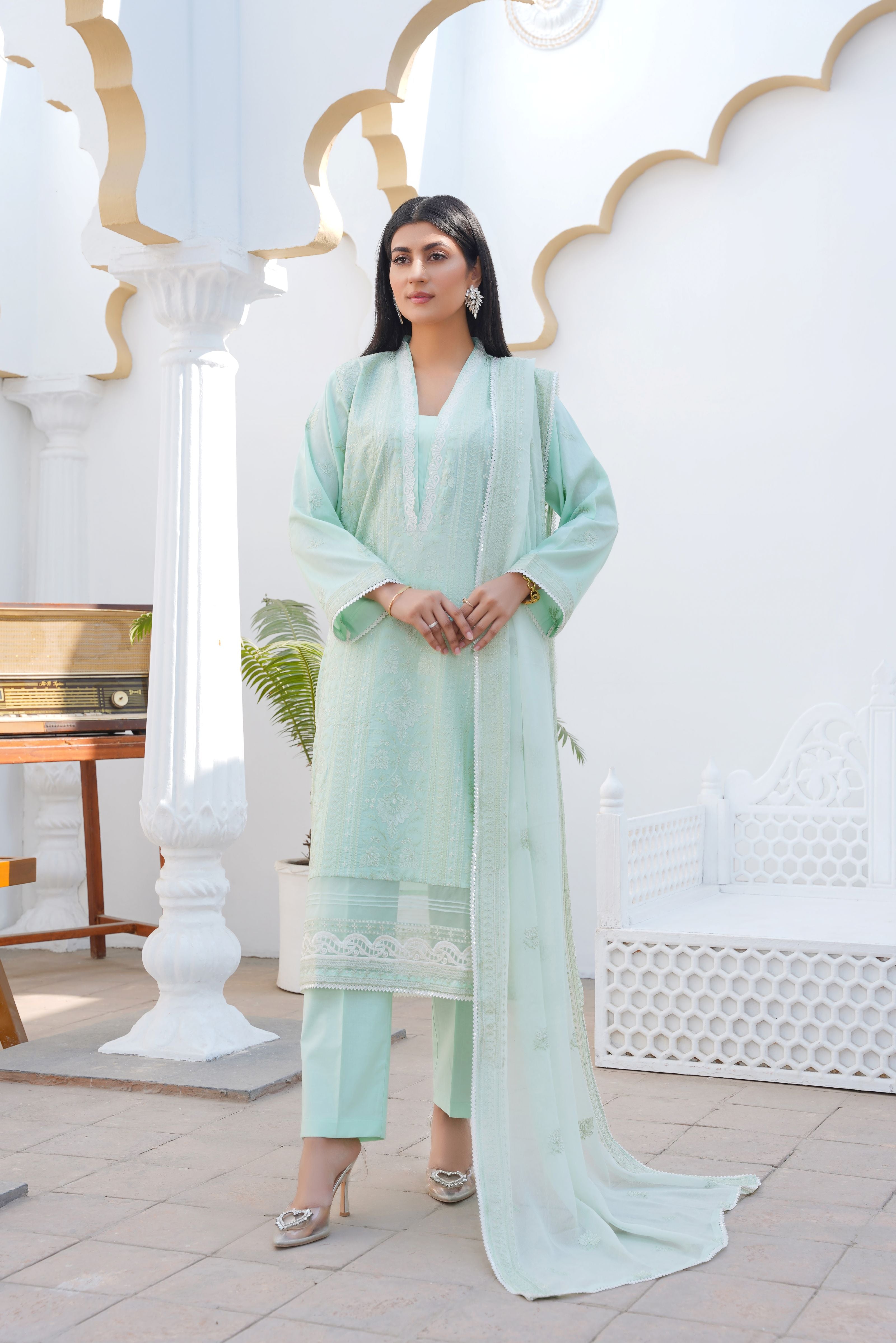 3 PC - Embroidered Lawn Suit - Threads & Weaves