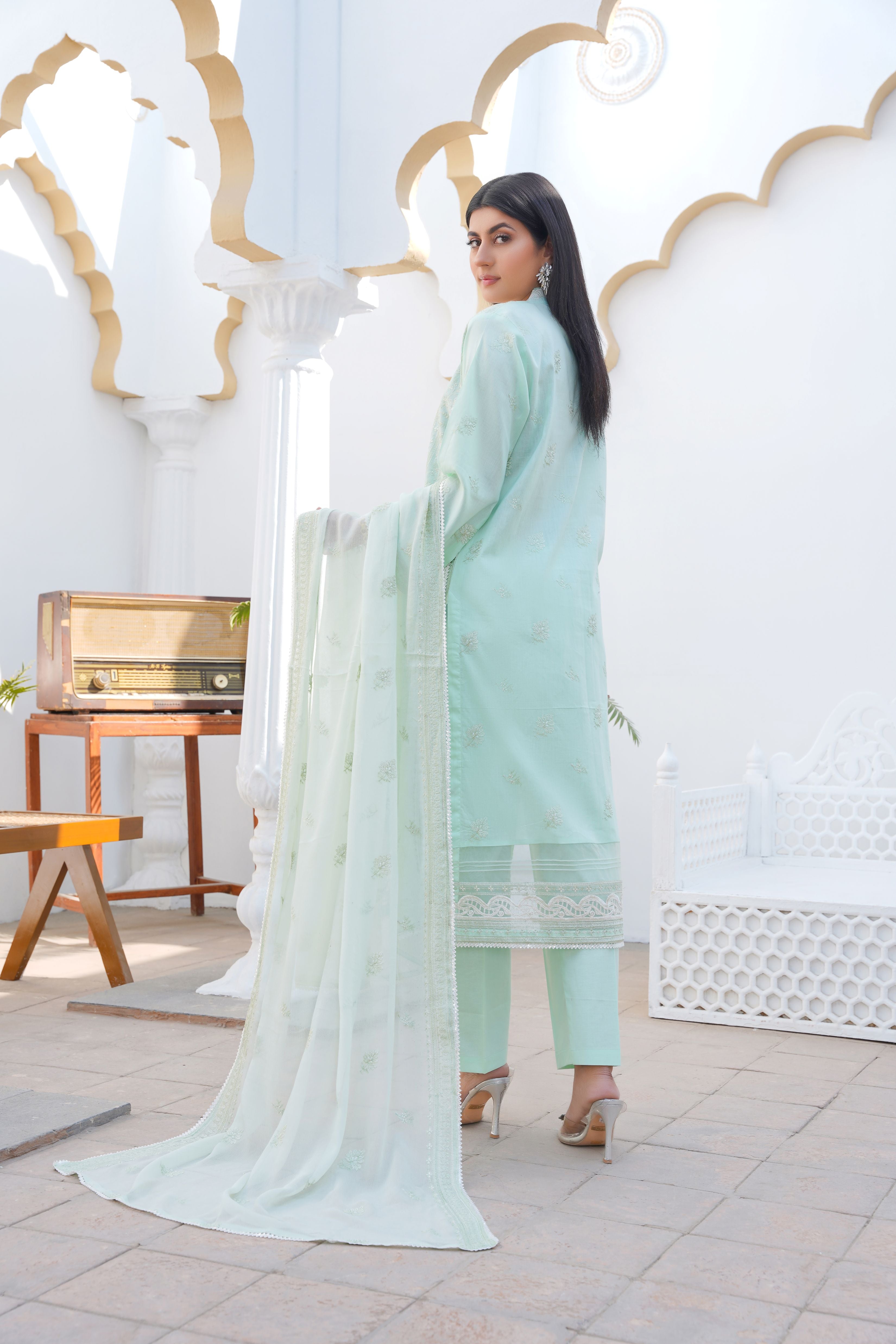 3 PC - Embroidered Lawn Suit - Threads & Weaves