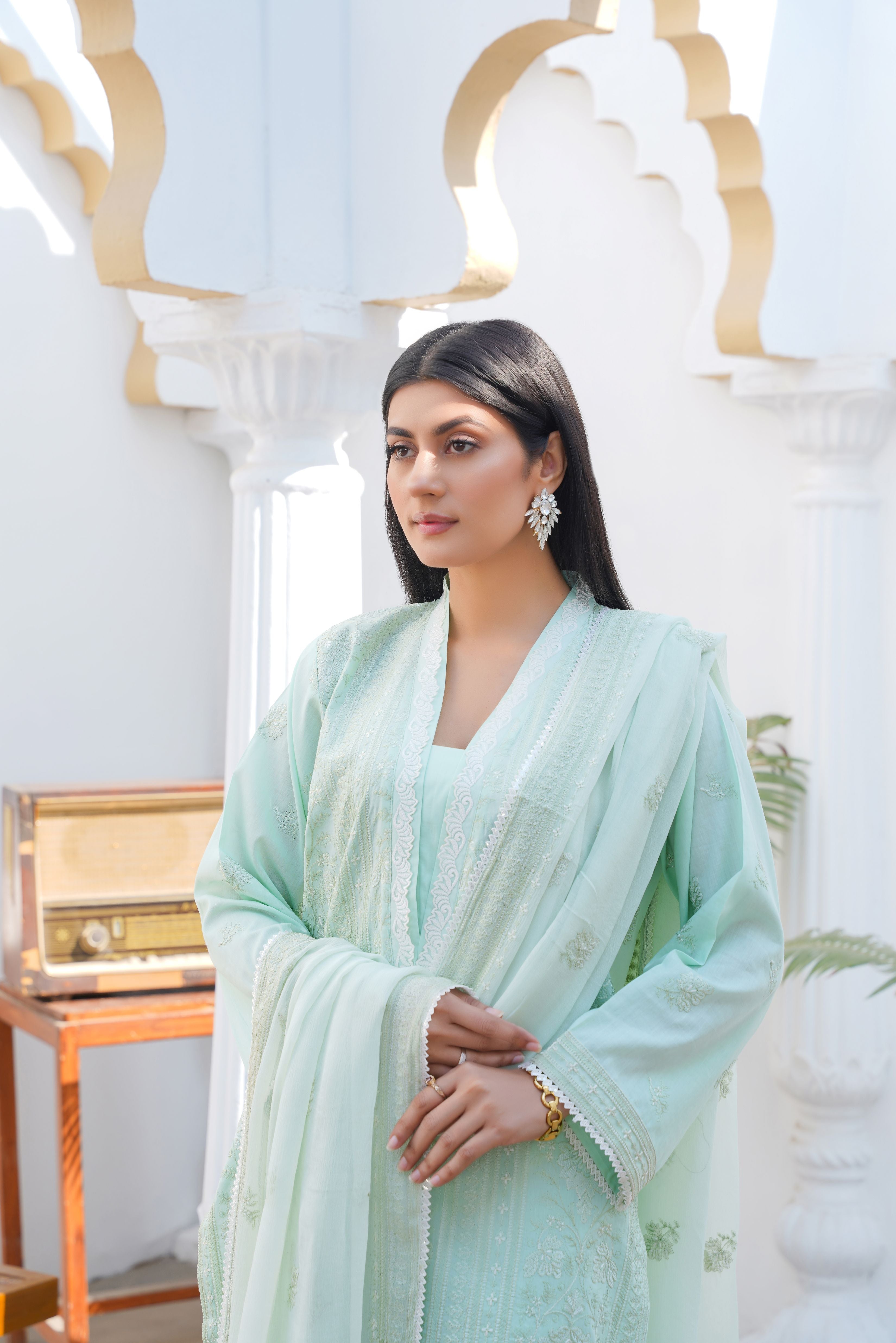 3 PC - Embroidered Lawn Suit - Threads & Weaves