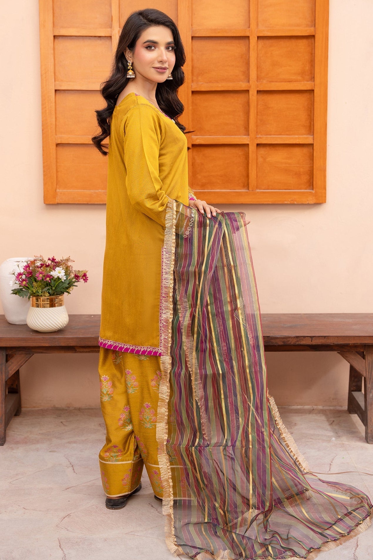 Amber - Sit-ul-Banat