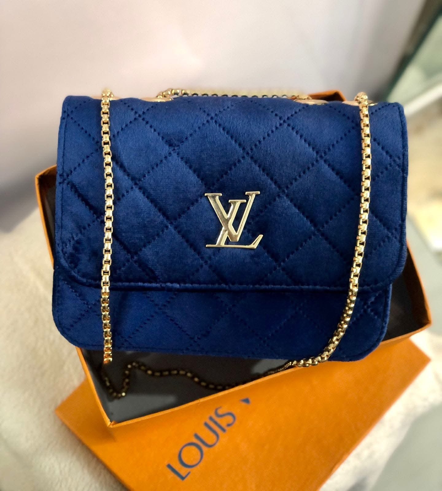 Velvet Glamour - Baggage