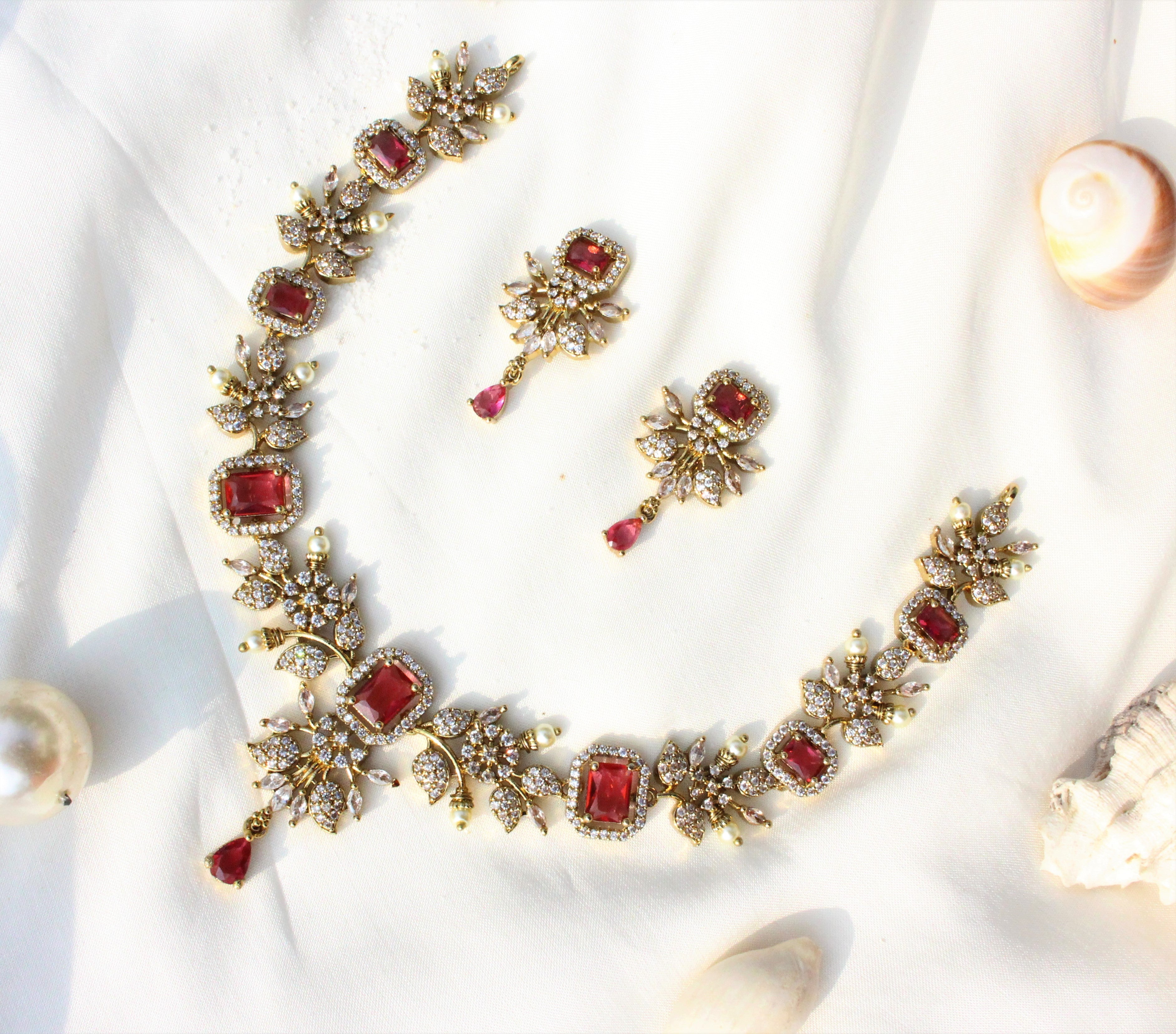 Gulzar-E-Nageen Red Green Ganga Jamna Style Necklace - Aloro Jewels