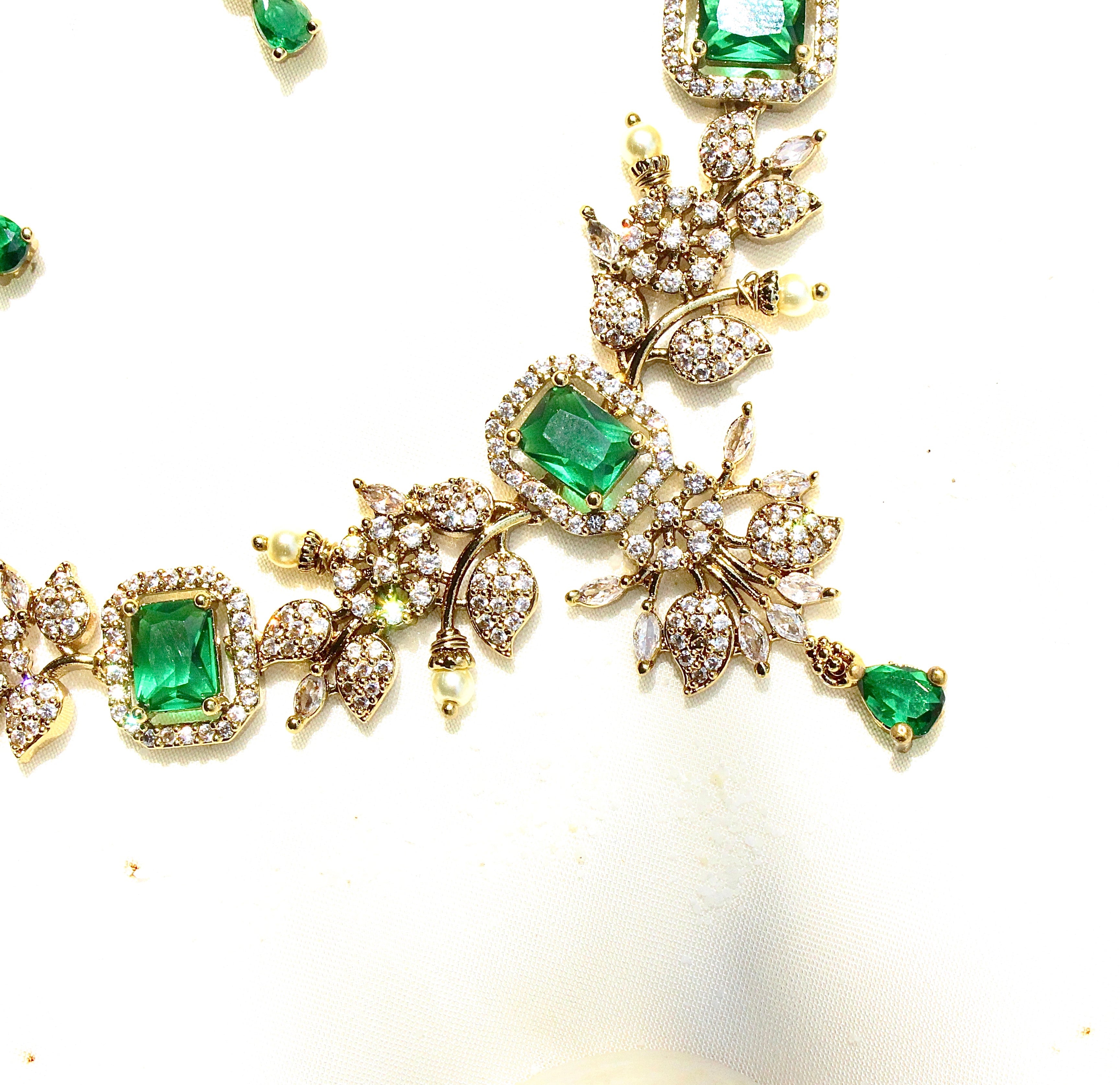 Gulzar-E-Nageen Green Ganga Jamna Style Necklace - Aloro Jewels
