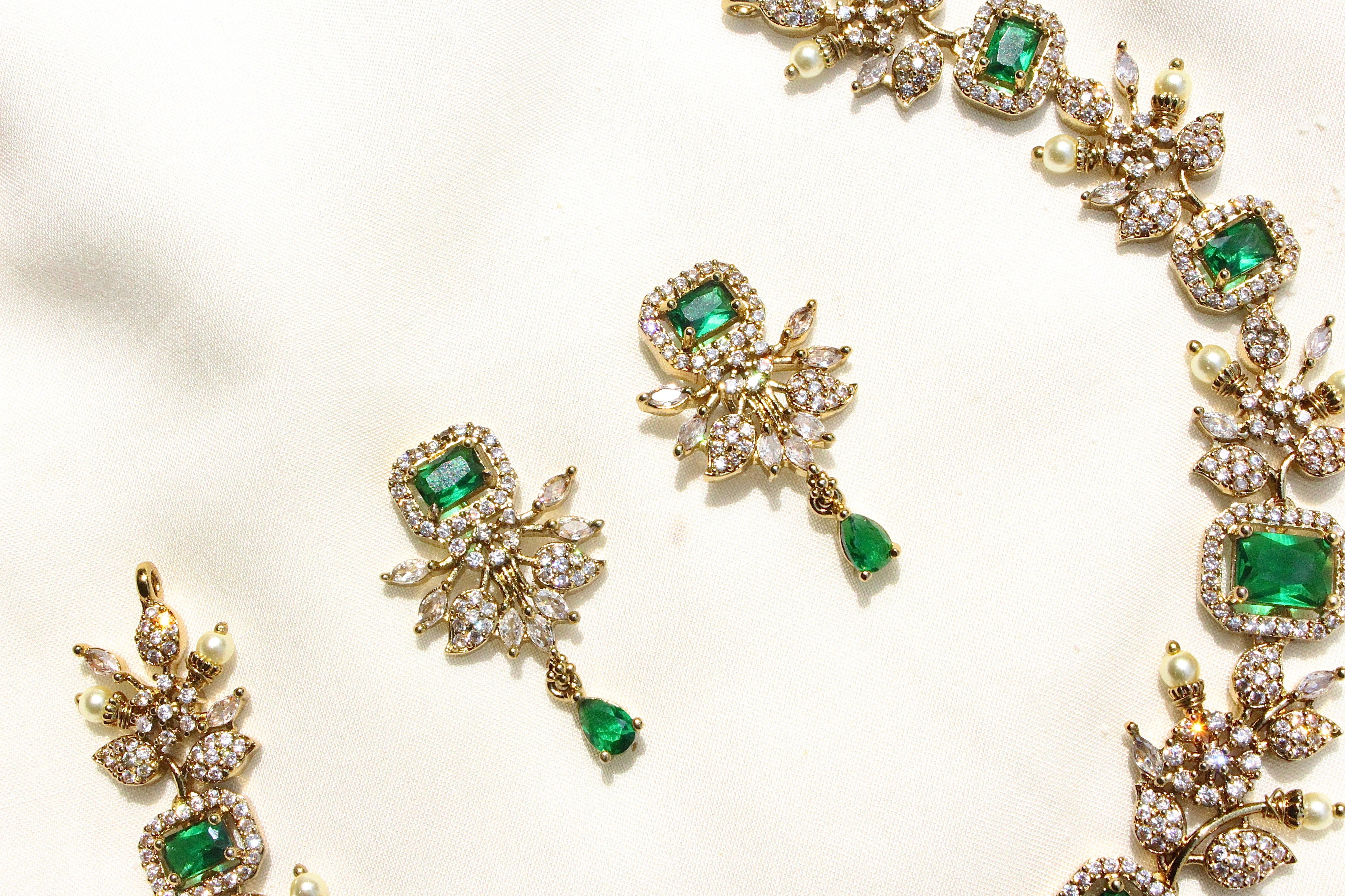 Gulzar-E-Nageen Green Ganga Jamna Style Necklace - Aloro Jewels