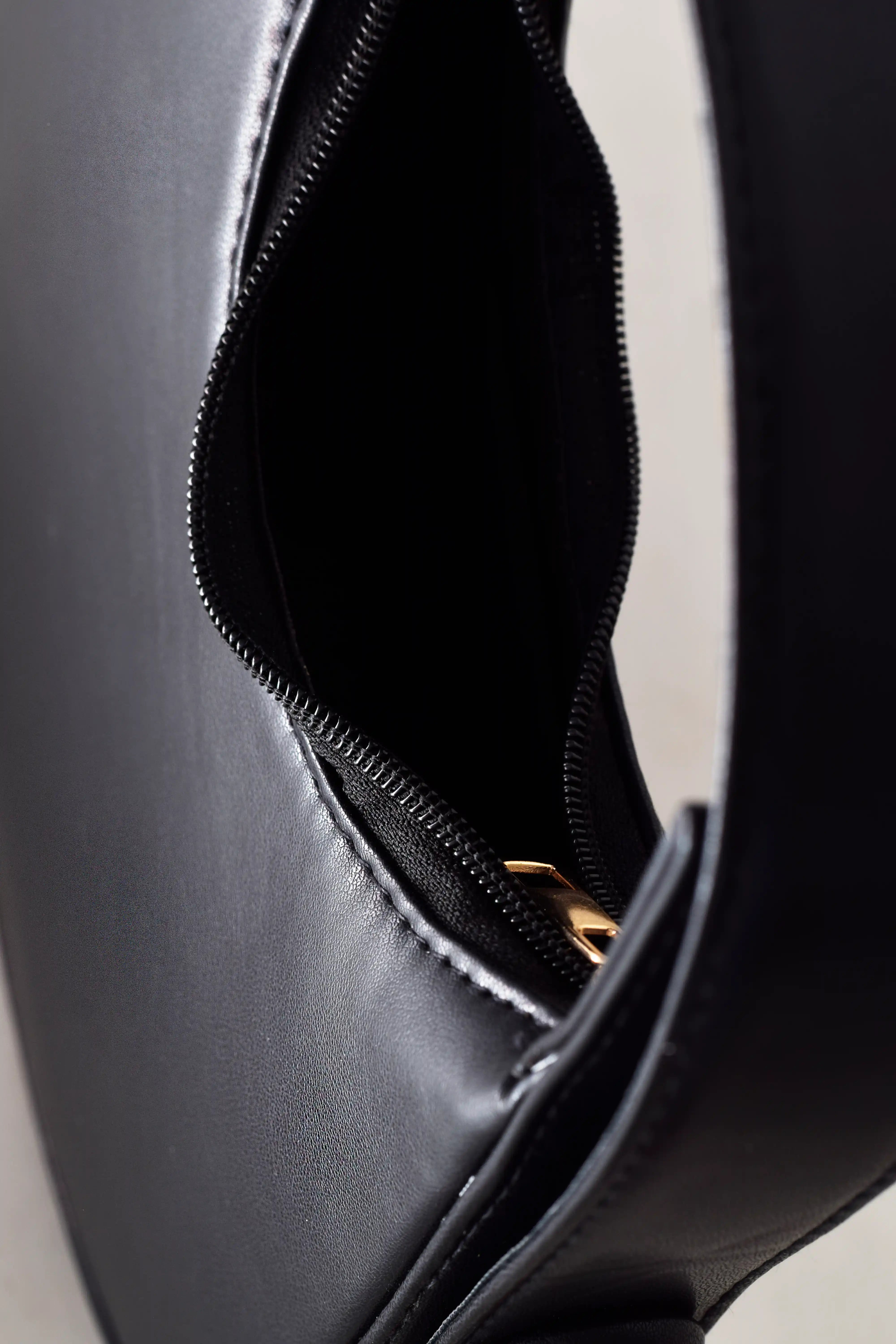 Hobo Moon Bag Black - HBH