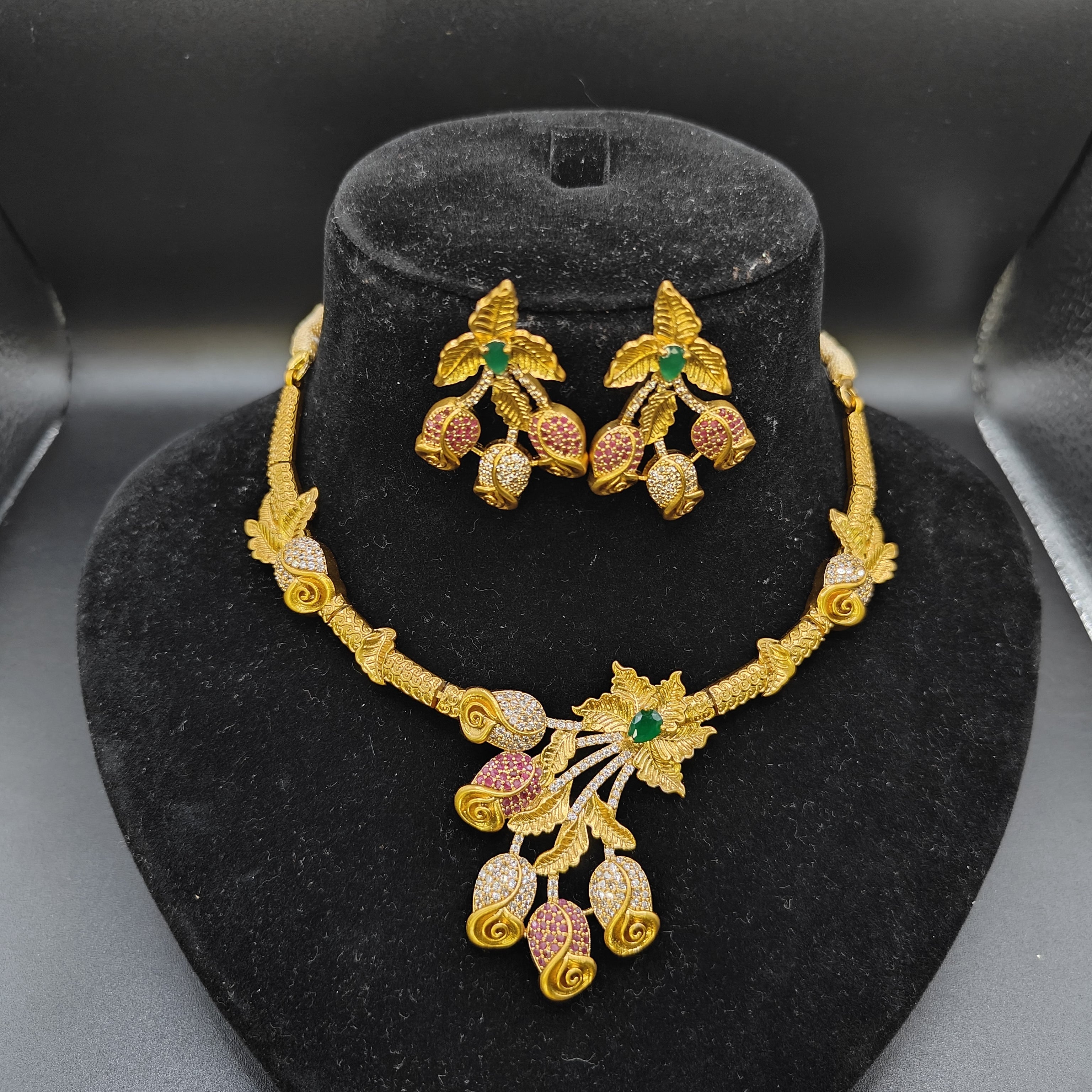 Gold Plated Floral Necklace With Earrings - Aloro Jewels