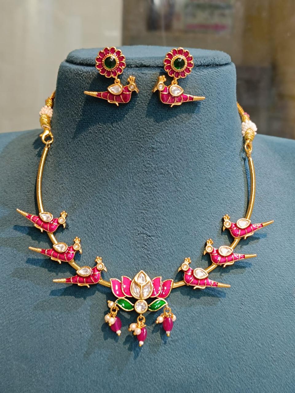 Parinday Gold Plated Kundan Hasli Necklace - Aloro Jewels
