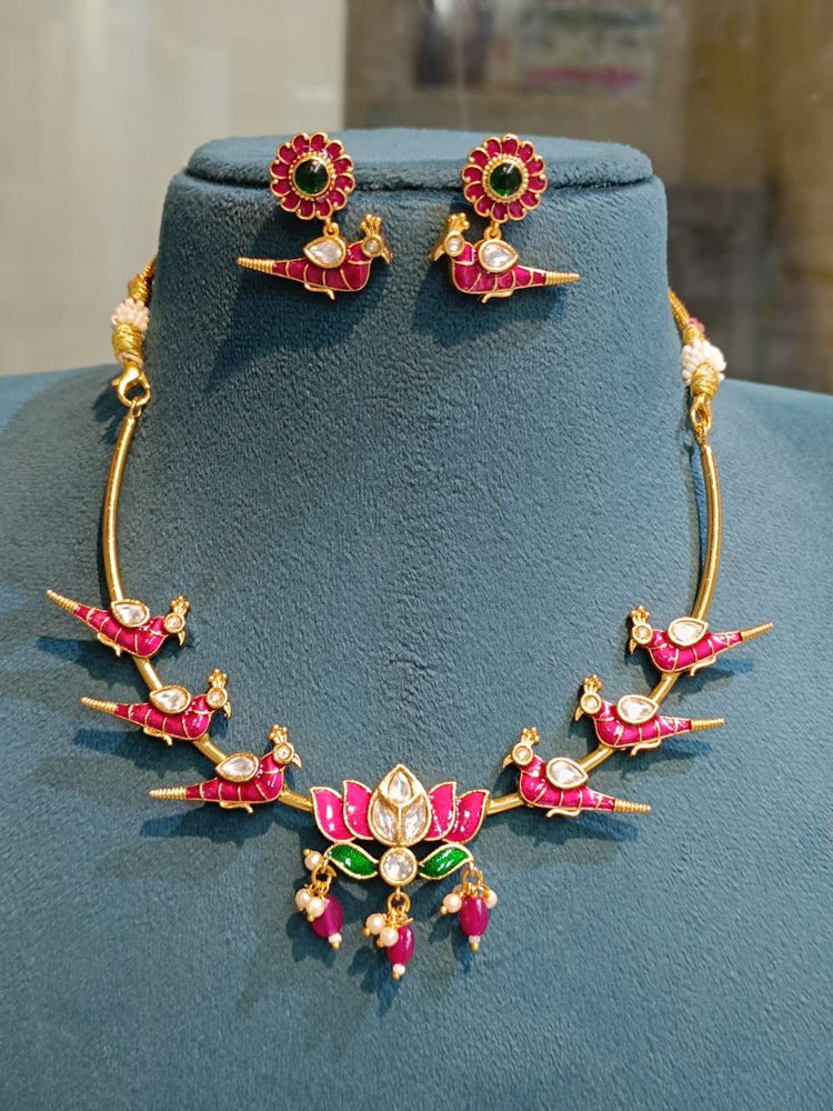 Parinday Gold Plated Kundan Hasli Necklace - Aloro Jewels