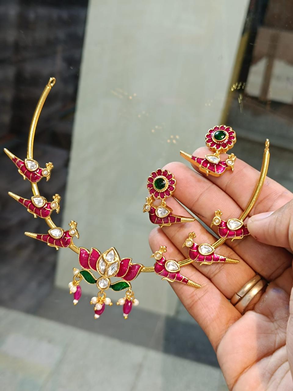 Parinday Gold Plated Kundan Hasli Necklace - Aloro Jewels
