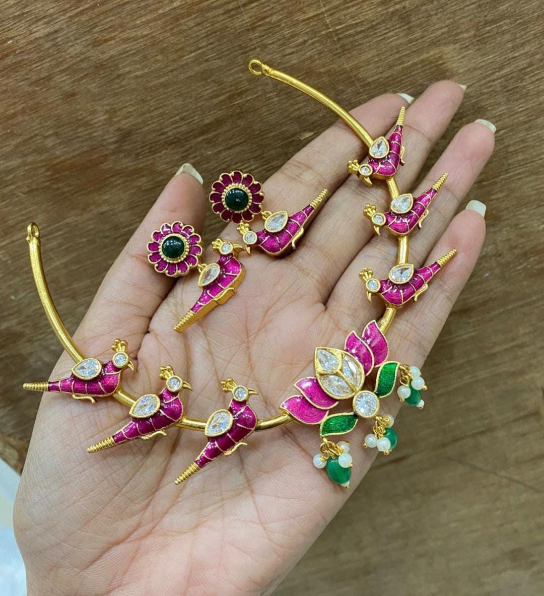 Parinday Gold Plated Kundan Hasli Necklace - Aloro Jewels