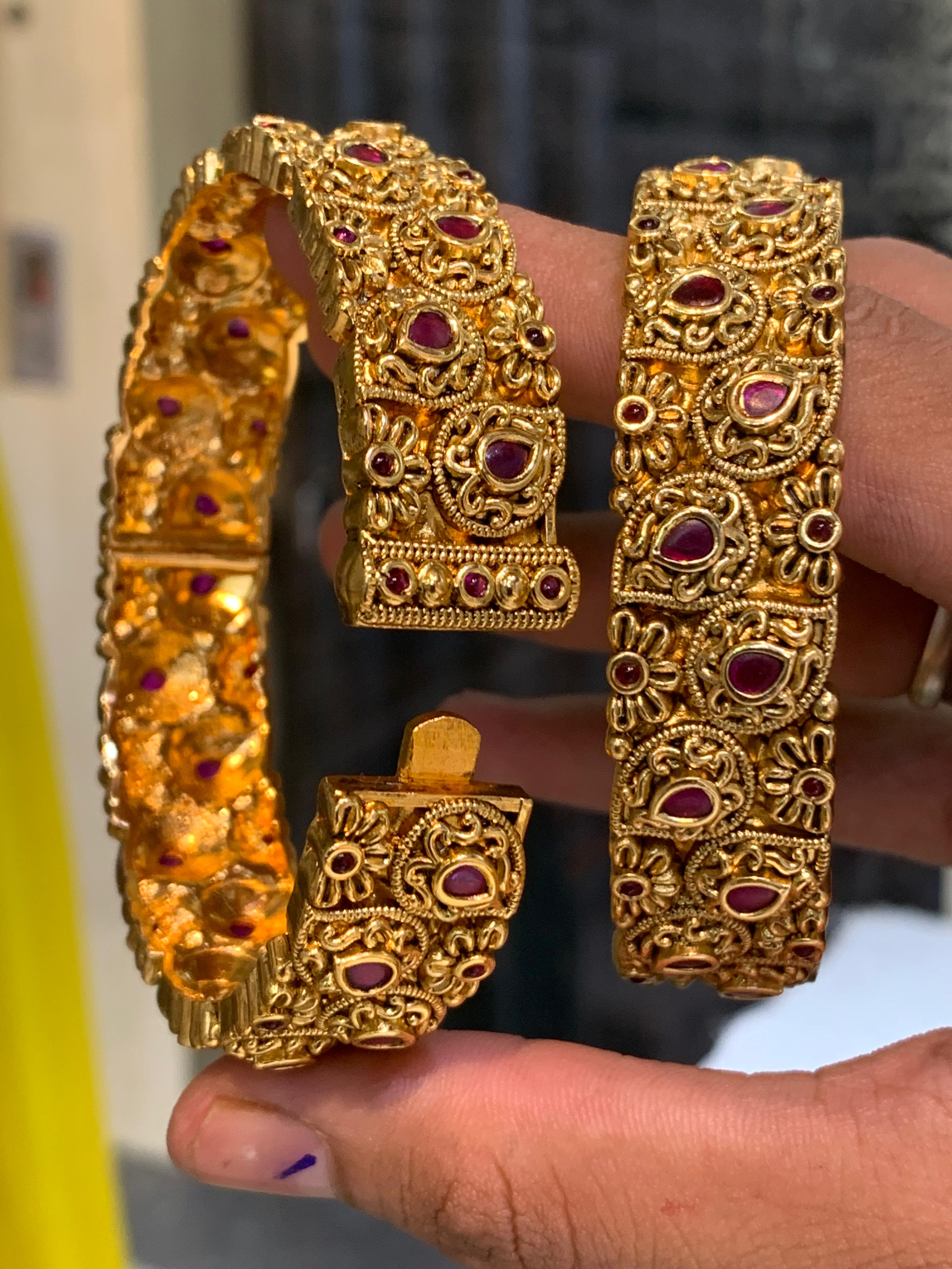 Antique Design Jadau Kangan - Aloro Jewels
