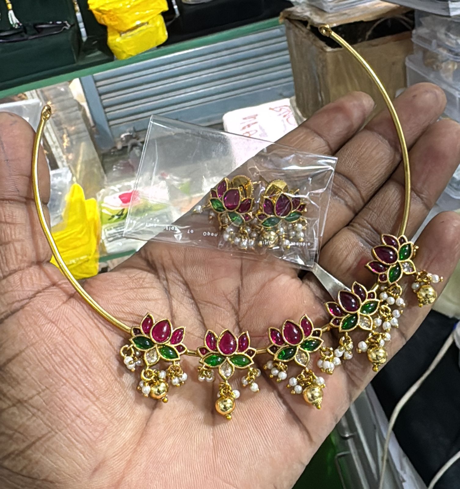 Lotus Hasli Necklace With Earrings - Aloro Jewels