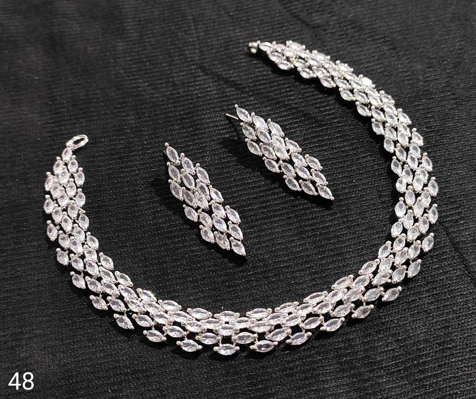 Paree Choker Necklace With Earrings - Aloro Jewels