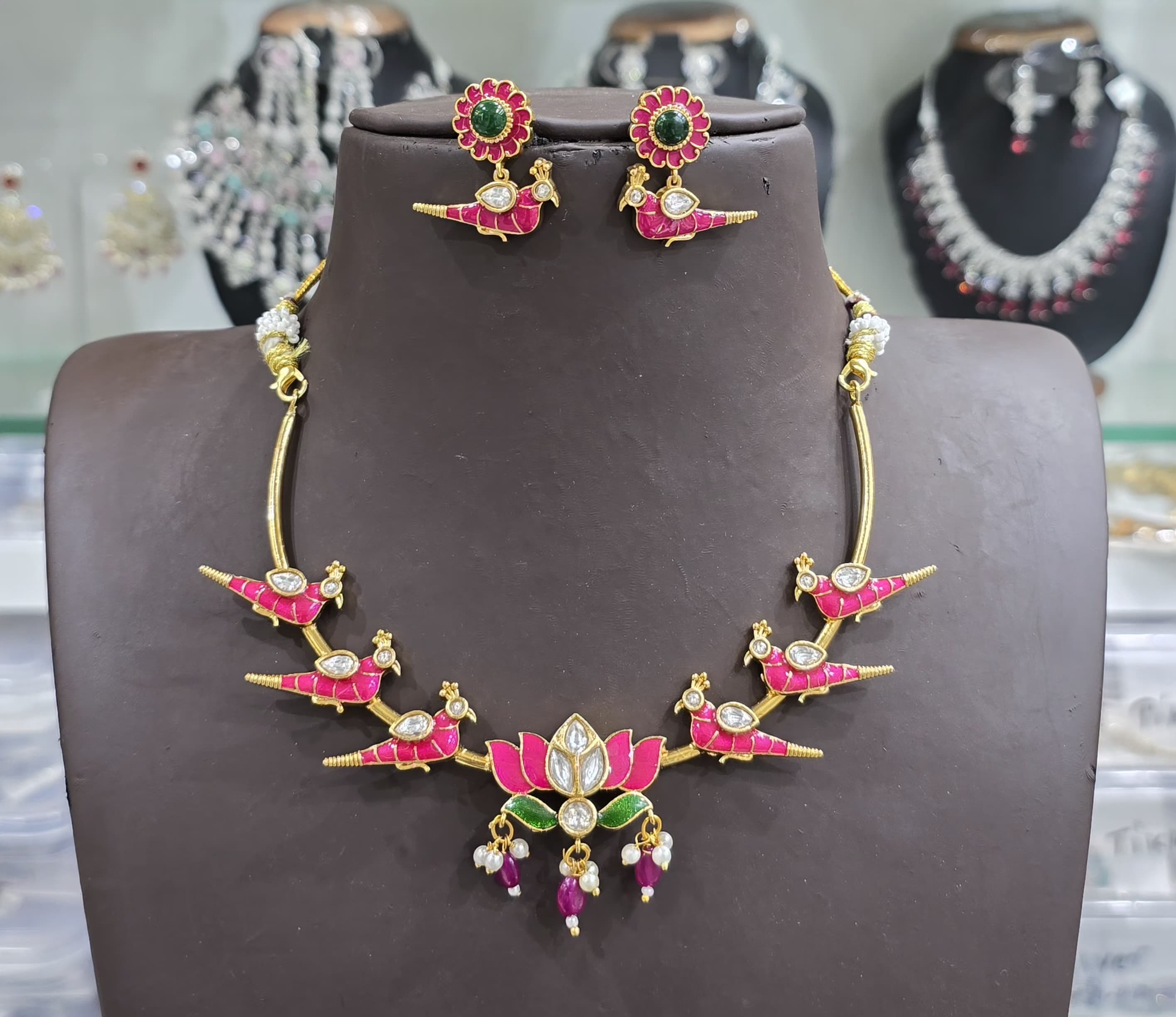 Parinday Gold Plated Kundan Hasli Necklace - Aloro Jewels