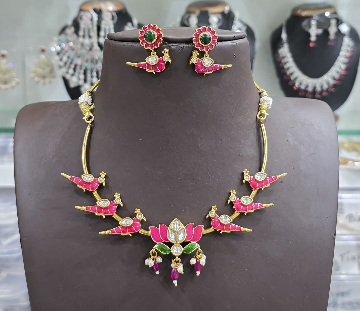 Parinday Gold Plated Kundan Hasli Necklace - Aloro Jewels