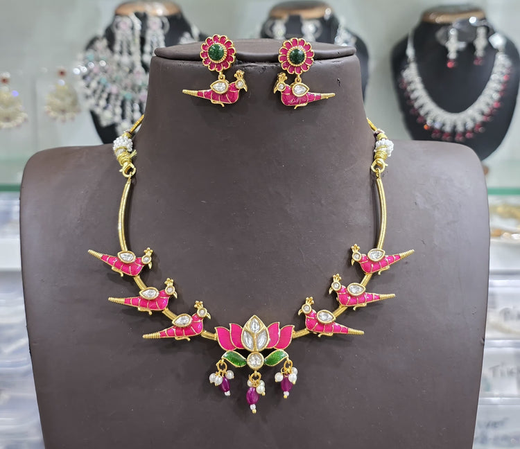 Parinday Gold Plated Kundan Hasli Necklace - Aloro Jewels