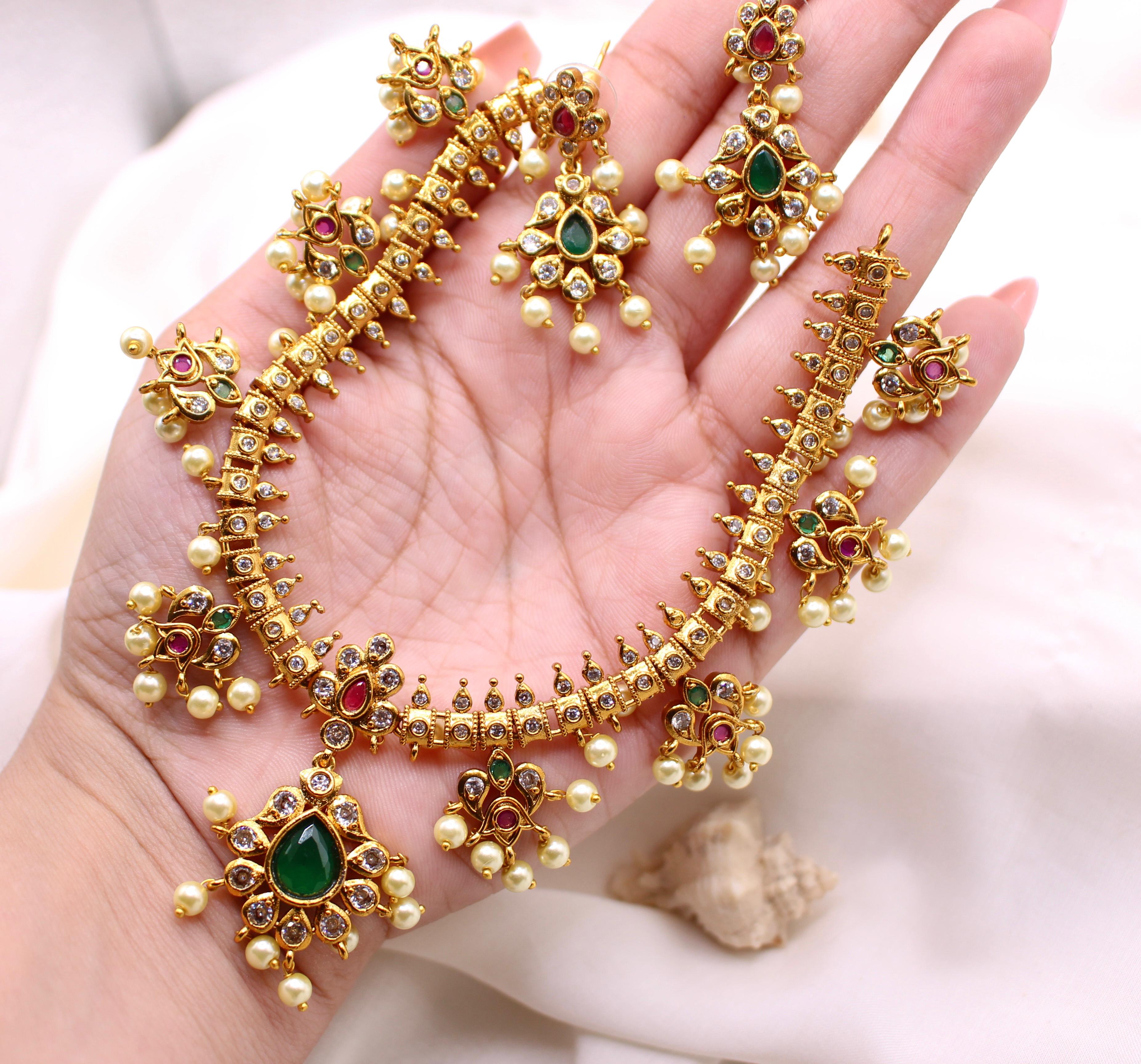 *Banoo* Jadau Necklace With Earrings In - Aloro Jewels
