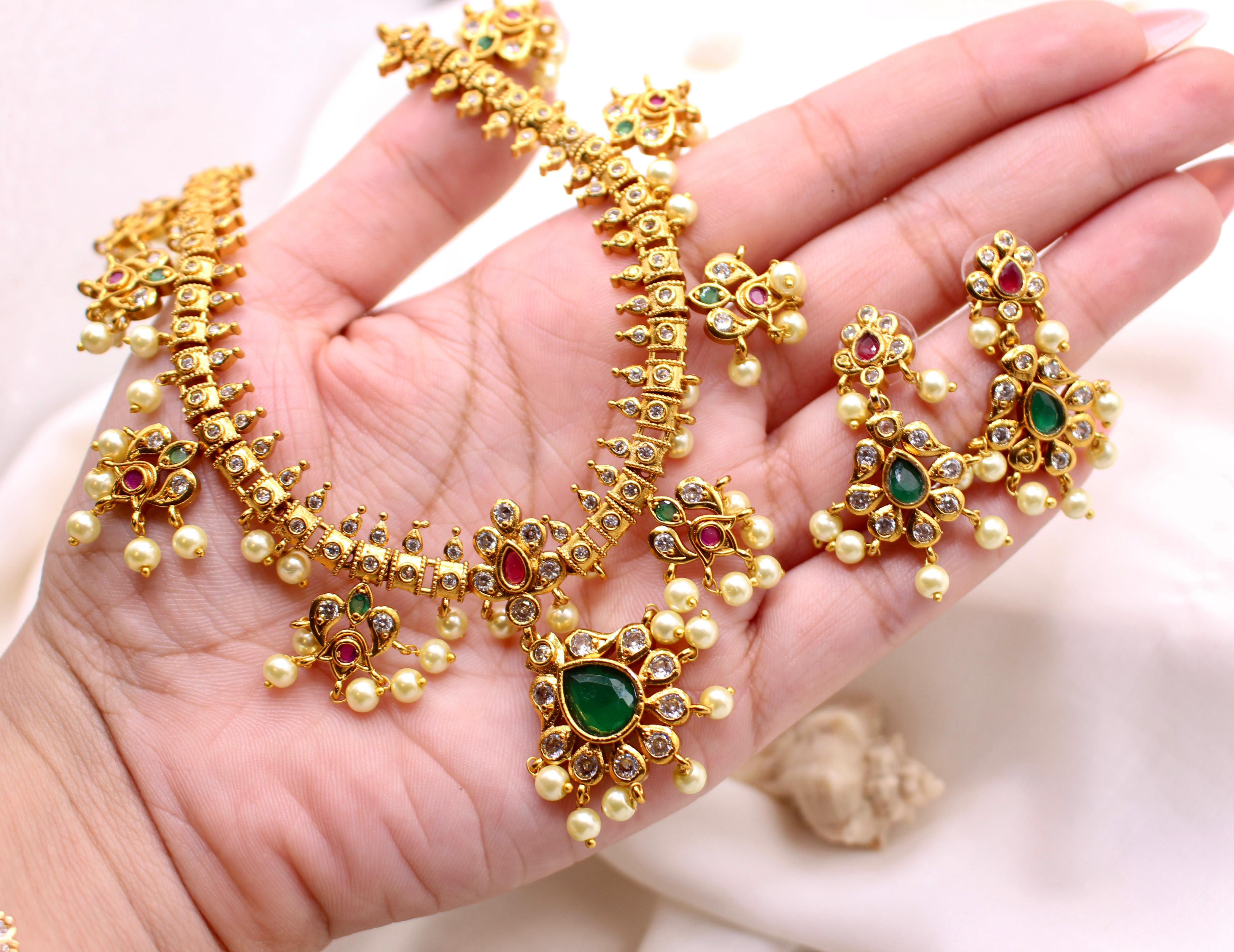 *Banoo* Jadau Necklace With Earrings In - Aloro Jewels