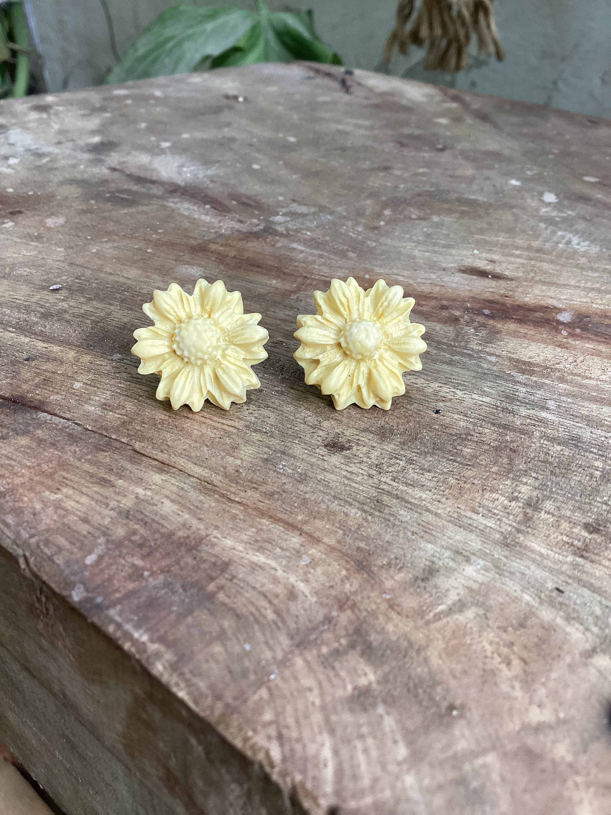 Flowers studs - Clay Boutique